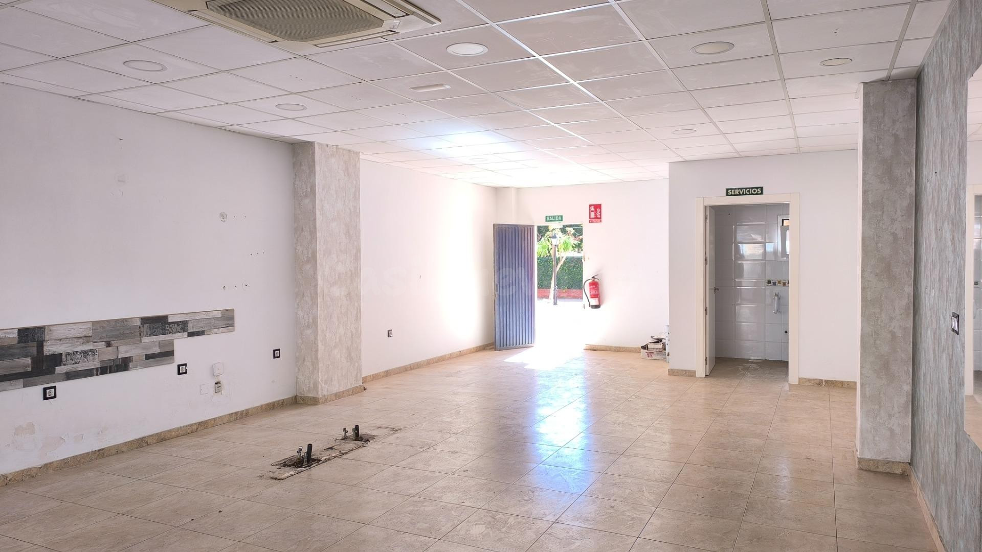 ALQUILER LOCAL COMERCIAL 57 m2 - CARRERA DEL PERÚ - ALMERÍA. - foto 5