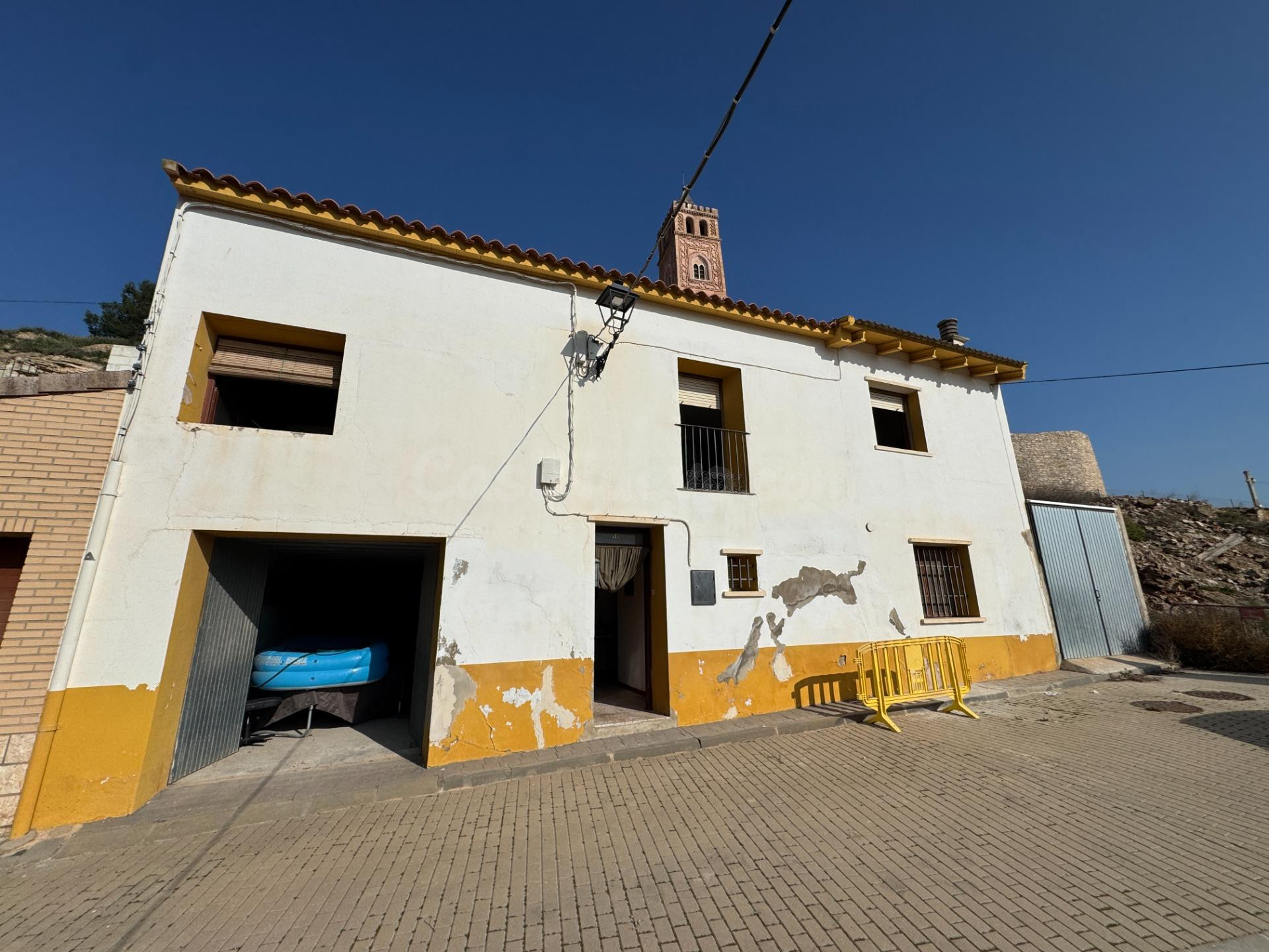 Venta de casa en Calle Ramon y Cajal 52 más huerto de 1.810m