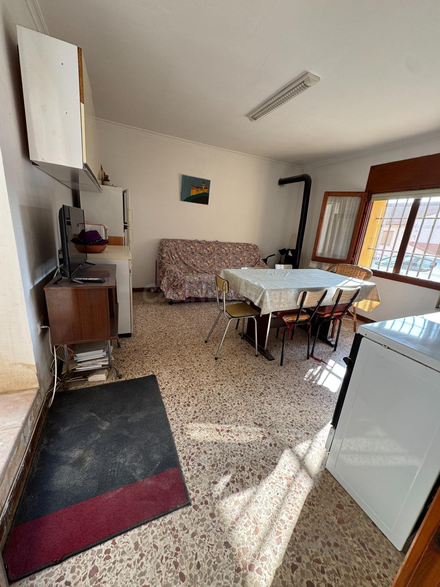 Venta de casa en Calle Ramon y Cajal 52 más huerto de 1.810m - foto 2