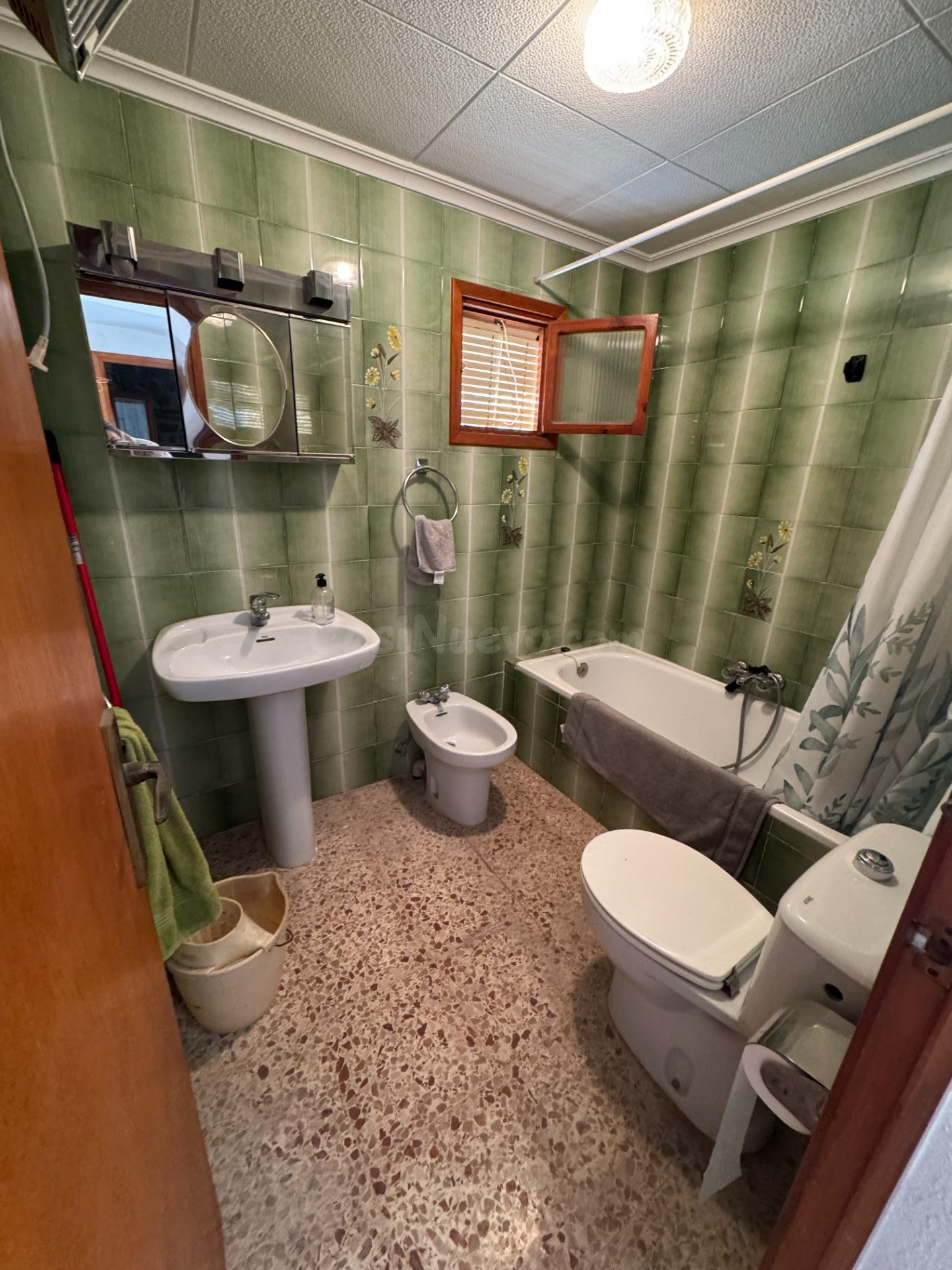 Venta de casa en Calle Ramon y Cajal 52 más huerto de 1.810m - foto 5