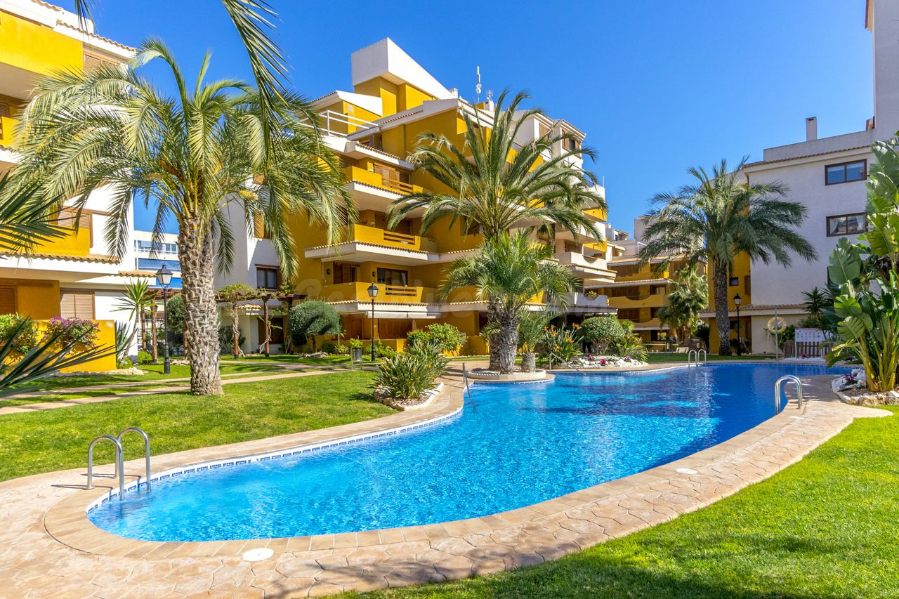apartamento en planta baja en el residencial La Entrada, Punta Prima