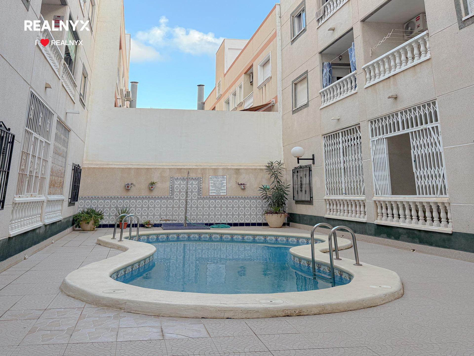 Playa de los Locos! Fantástico apartamento exterior y en esquina con piscina comunitaria (550 mts playa)