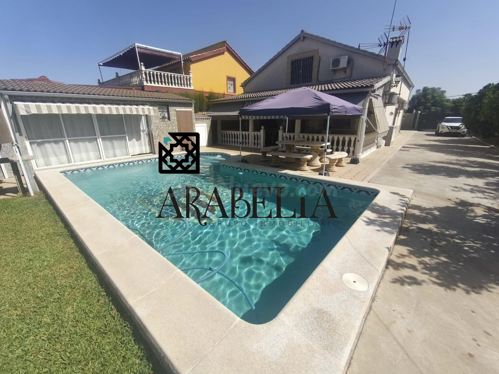 GRAN CHALET INDEPENDIENTE EN PARCELA DE 1.000 m2 CON PISCINA A 5 MINUTOS DE CORDOBA (⚠️ NO HIPOTECABLE)