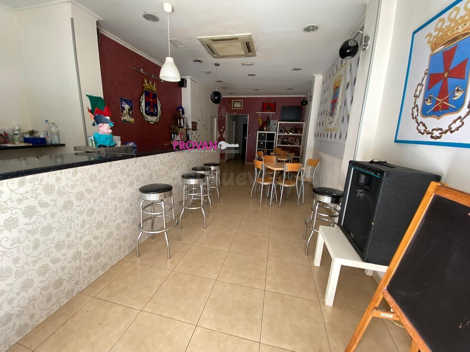 EN ELCHE, LOCAL COMERCIAL  CON MOBILIARIO Y AIRE ACONDICIONADO, ASEO .