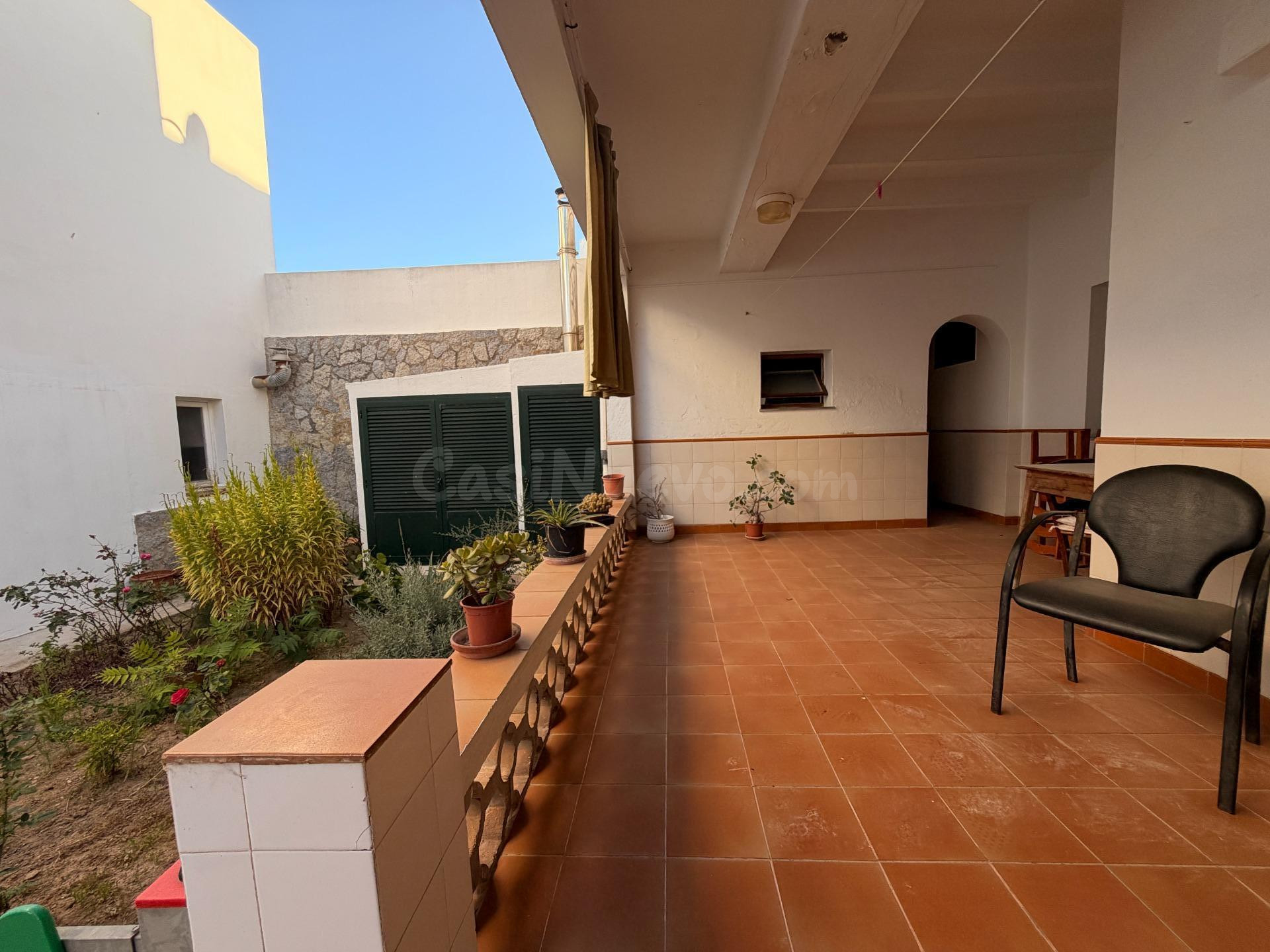 Planta baja con patio privado, posibilidad de garaje y un enorme potencial en el corazón de Es Castell