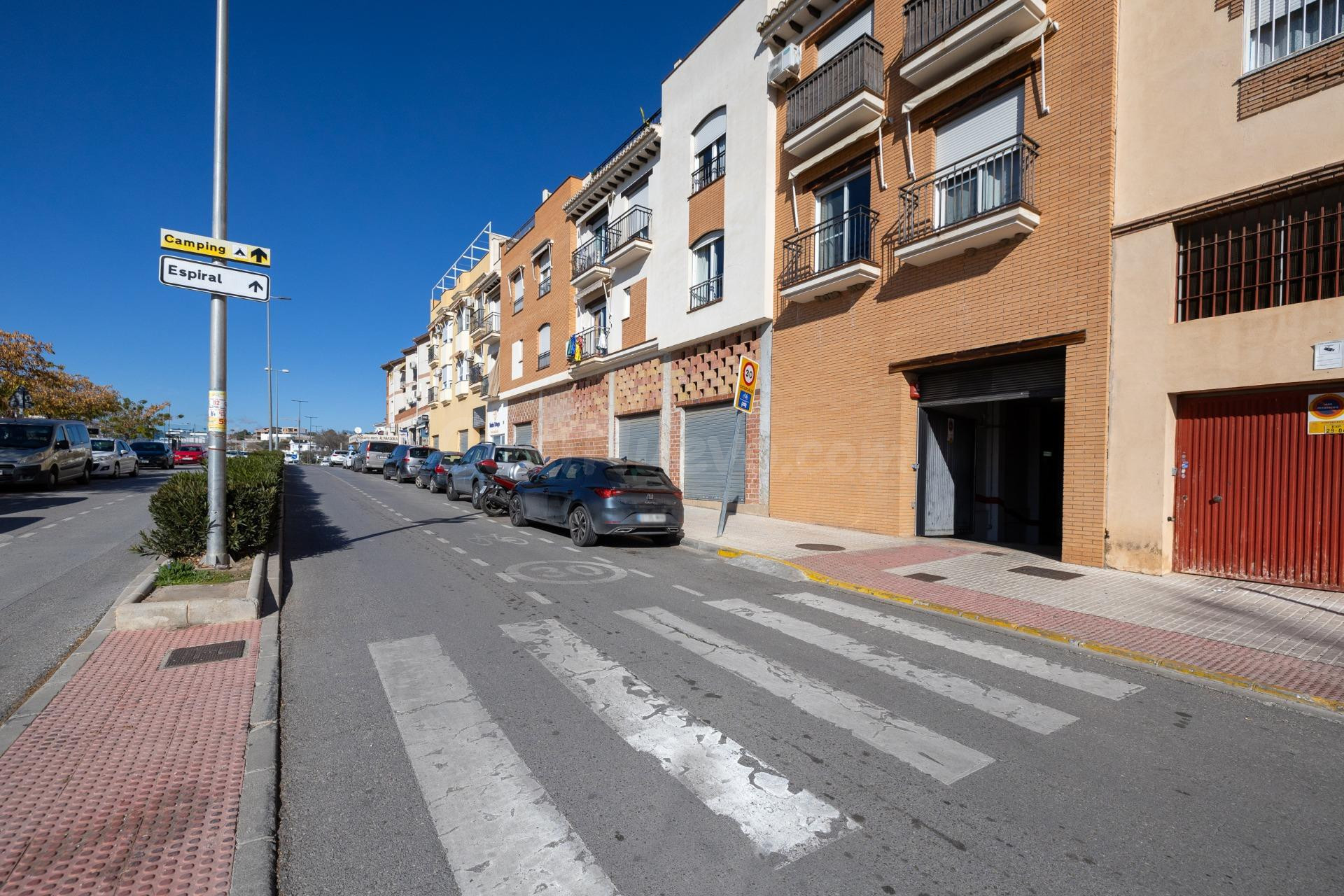 ️ Plaza de garaje amplia + trastero en Peligros