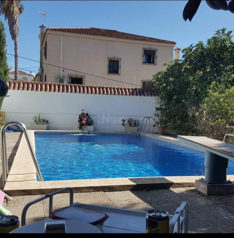 ESPECTACULAR CHALET CON PISCINA EN LA COLONIA SAN MIGUEL