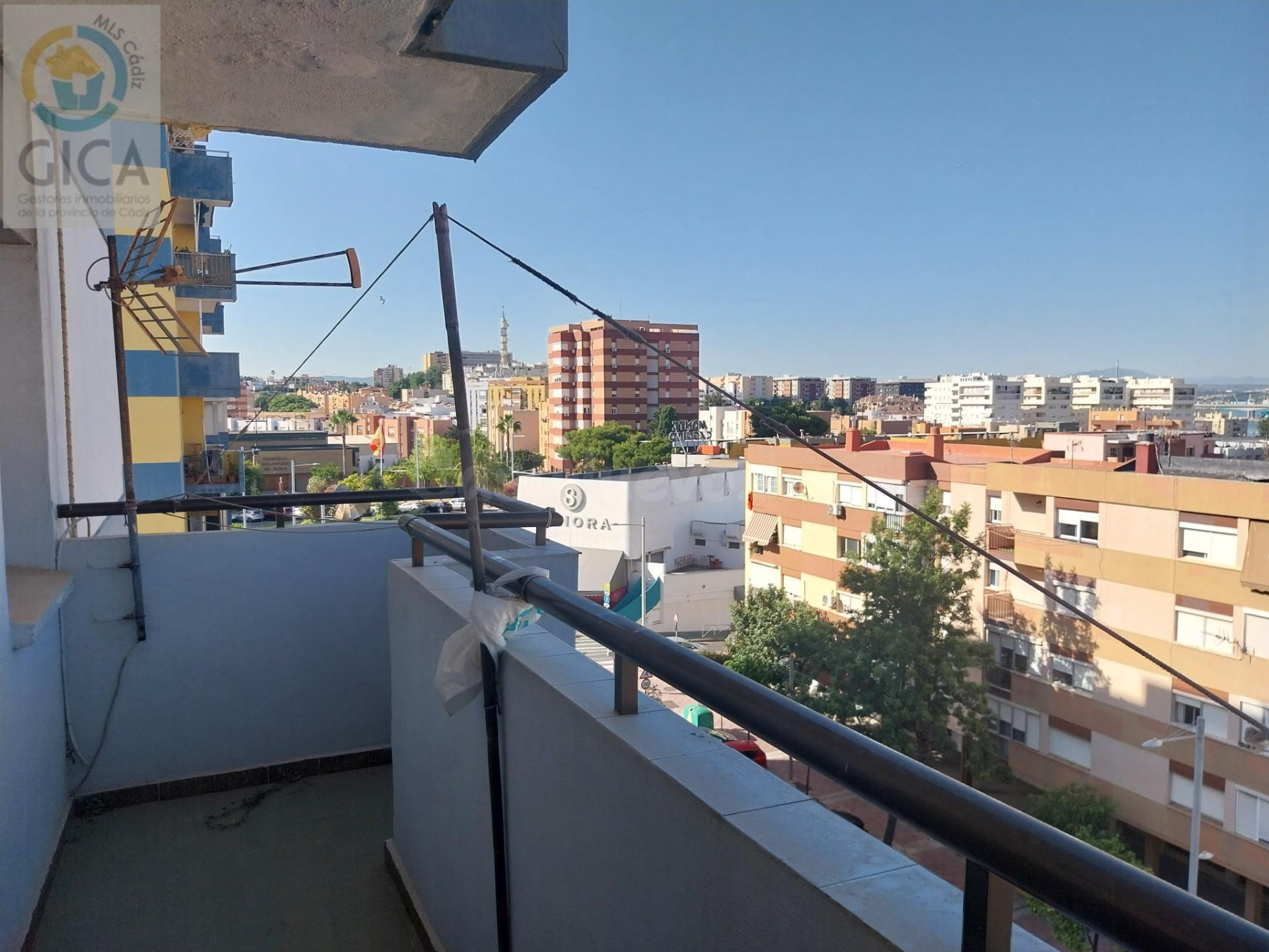 Fantástico piso en las Fuerzas Armadas de Algeciras