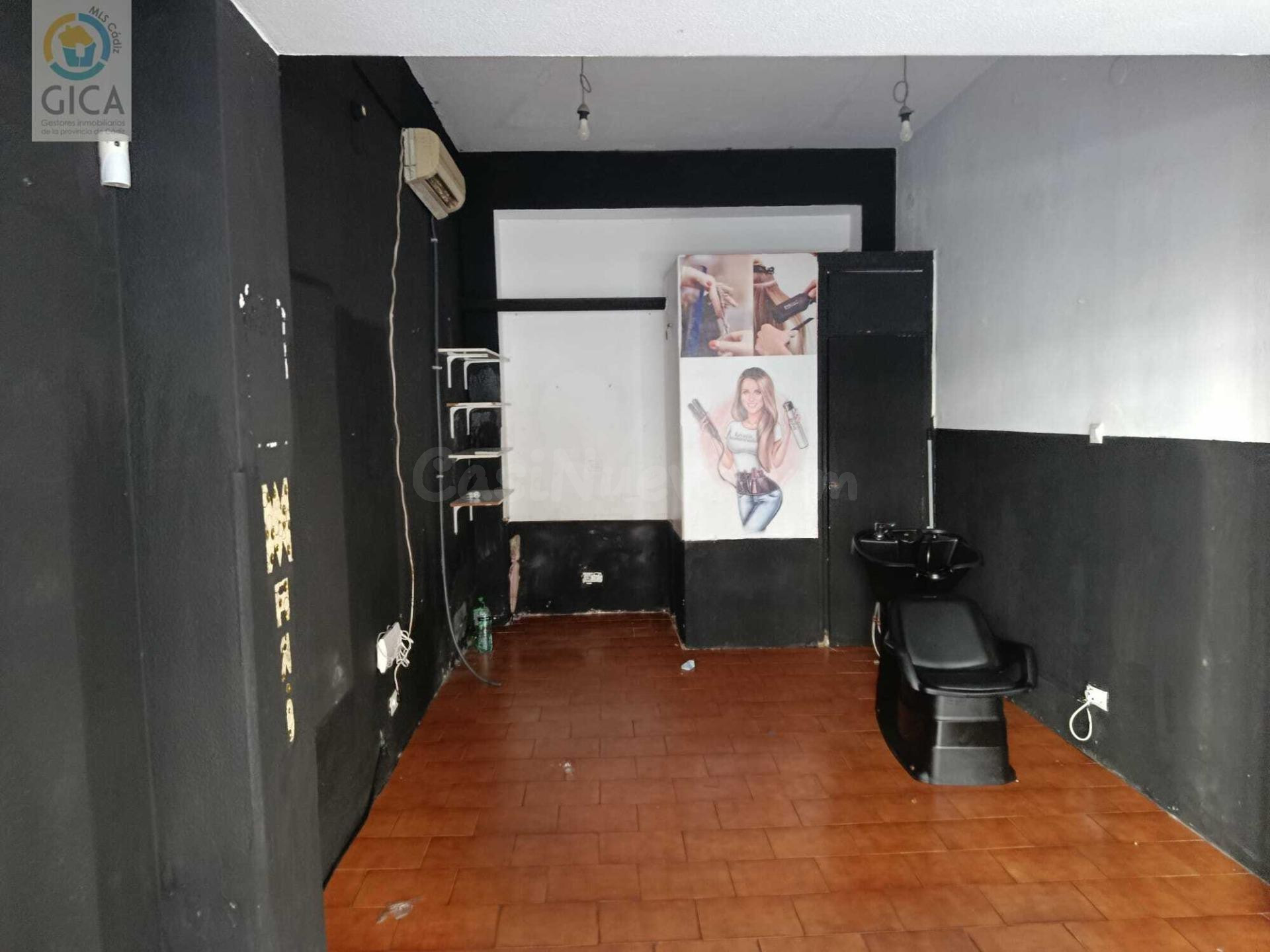 Local de 20 m2 en pleno centro, junto al Parque María Cristina