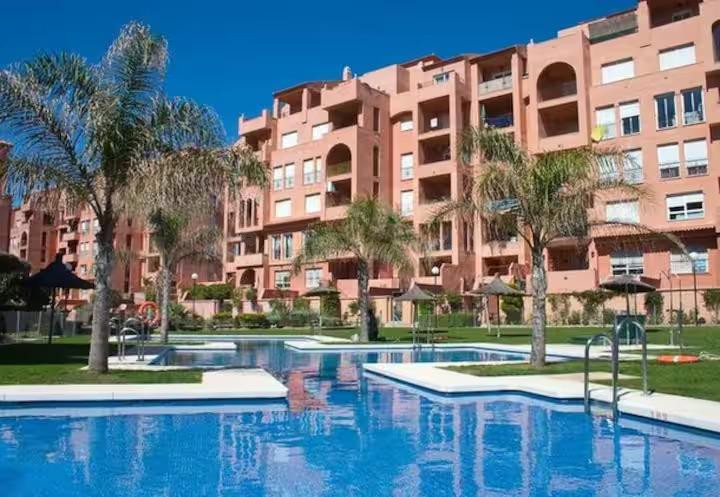 Apartamento en segunda línea de playa con acceso directo a piscina