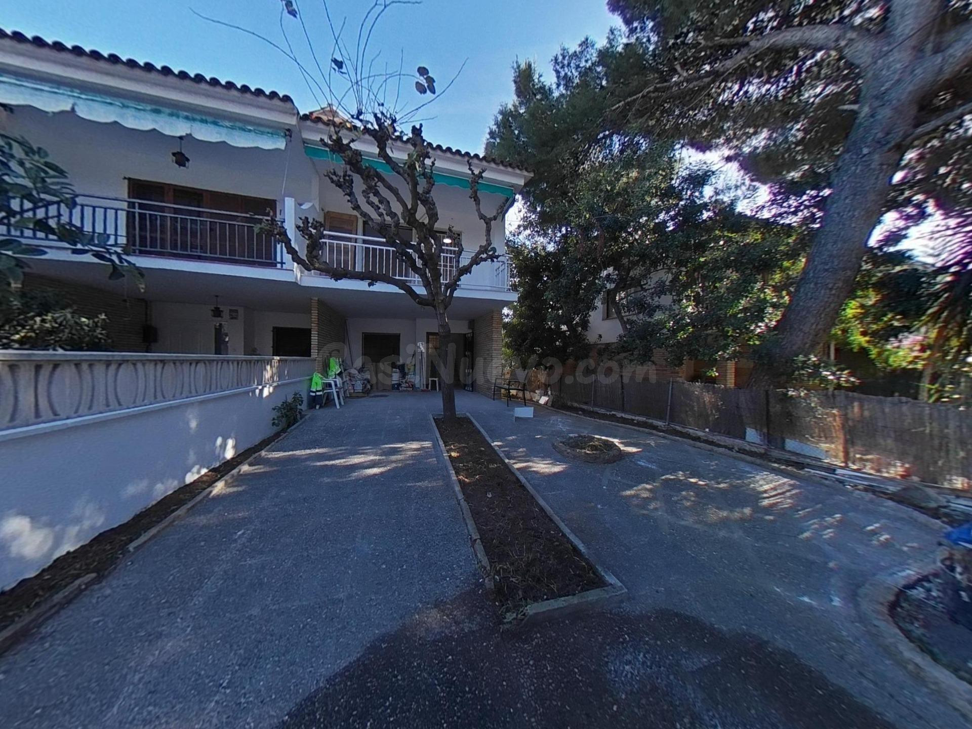 CASA PAREADA ESQUINERA EN VENTA EN COMA-RUGA – OPORTUNIDAD ÚNICA
