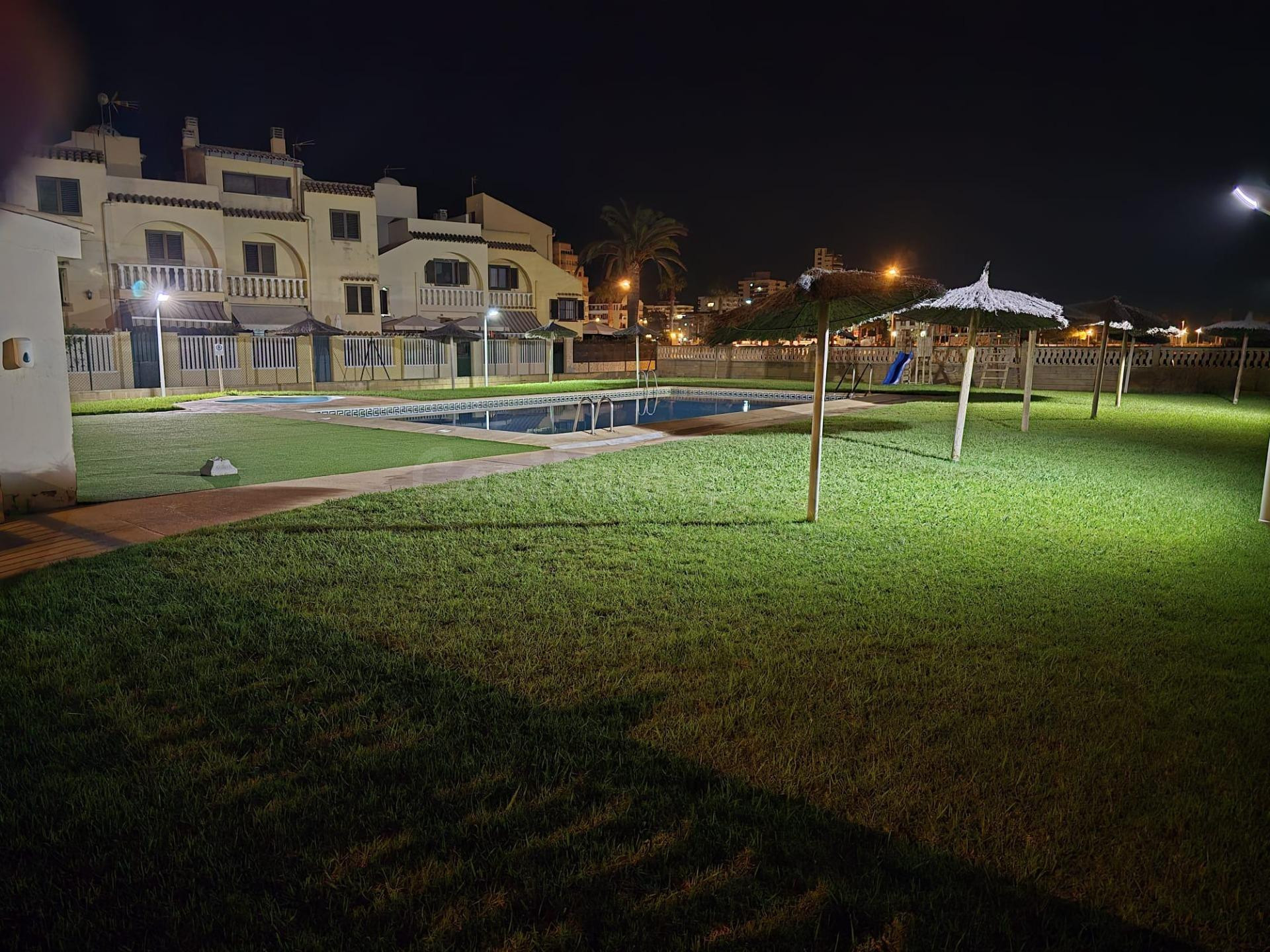 VIVIENDA CON 2 PISCINAS E INSTALACIONES DEPORTIVAS COMUNITARIAS