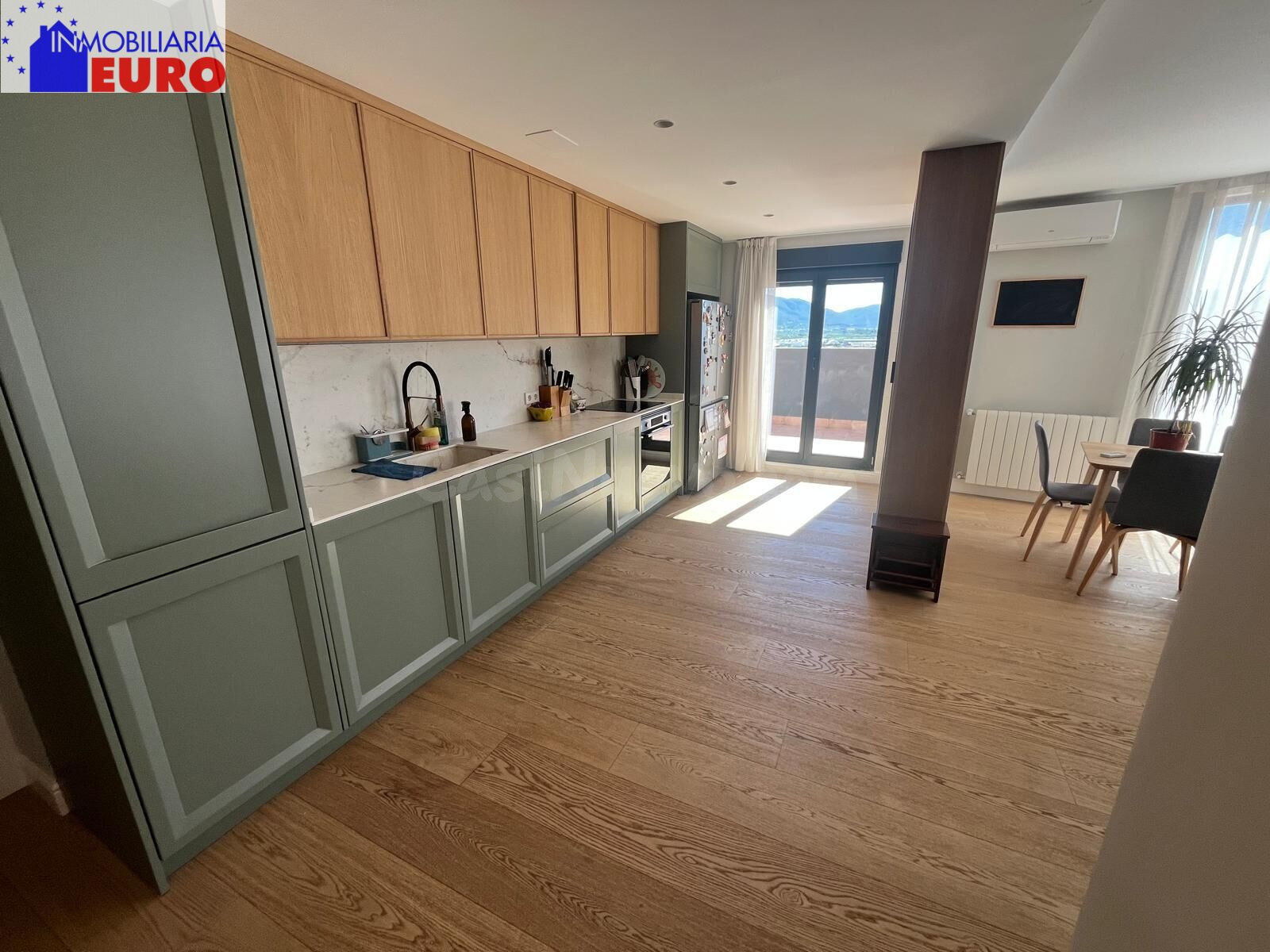 IMPRESIONANTE ÁTICO 4 habitaciones, DOS  GARAJES Y TRASTERO  - foto 3