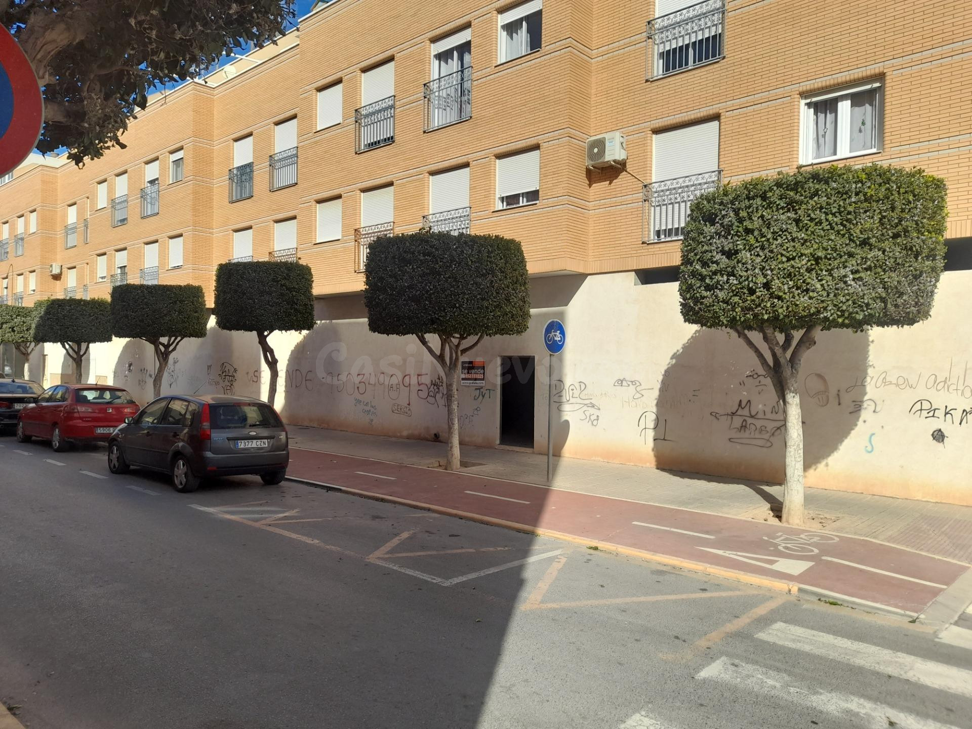 Local comercial 745m² en venta - Loma de la mezquita