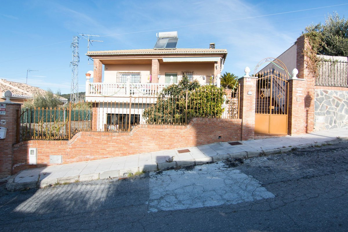 Casa con terreno 4 habitaciones 254m² en venta - Huétor Santillán