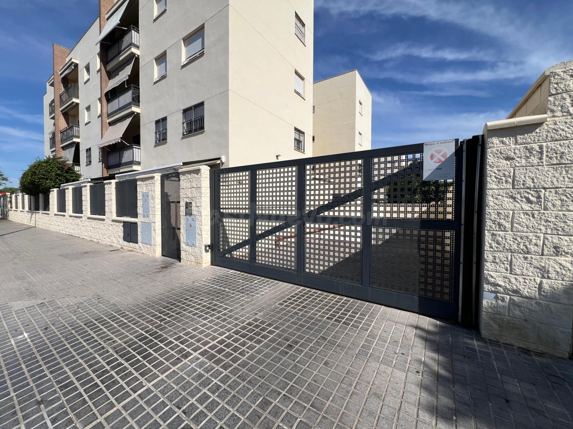 ¡Oportunidad! Amplia plaza de garaje en Parque Azahara, Córdoba