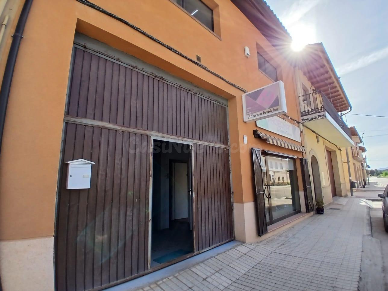 Local comercial y obrador en Valdeltormo - foto 2