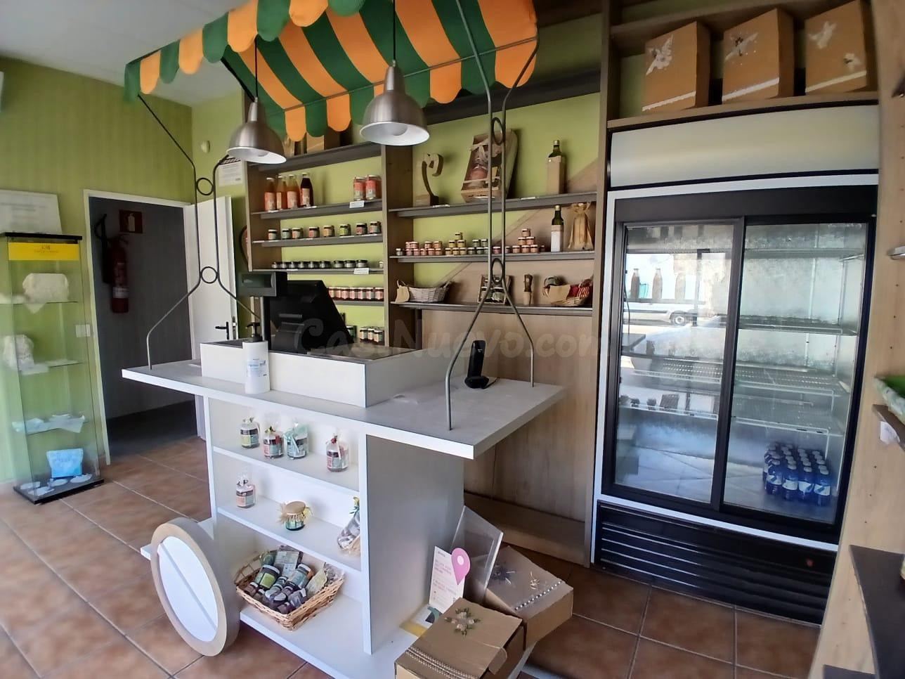 Local comercial y obrador en Valdeltormo - foto 3