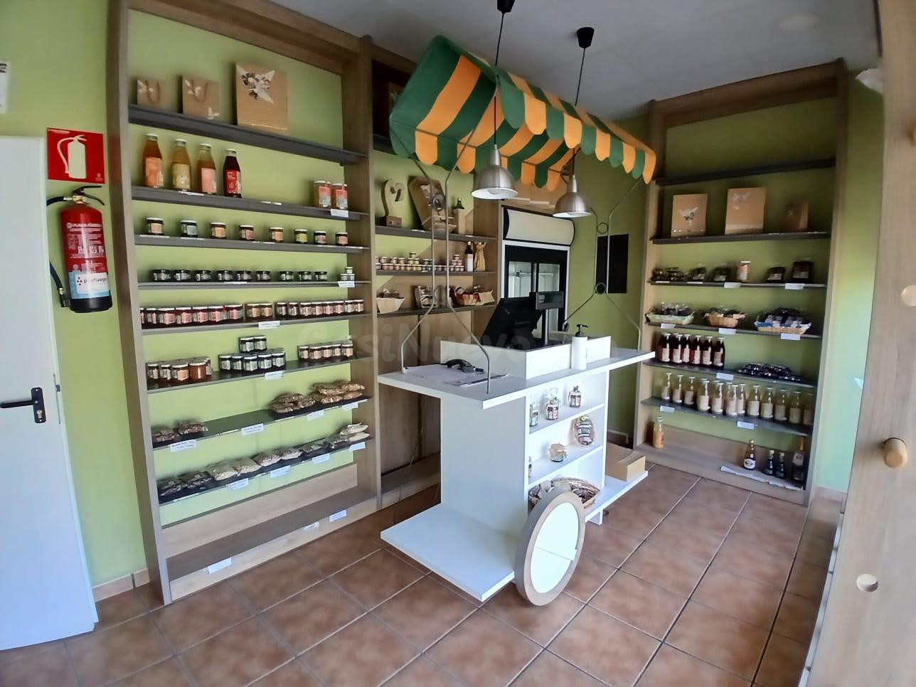 Local comercial y obrador en Valdeltormo - foto 5