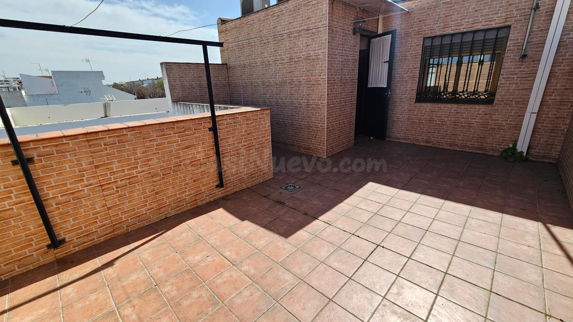 CAÑERO. Amplia Casa con cochera privada