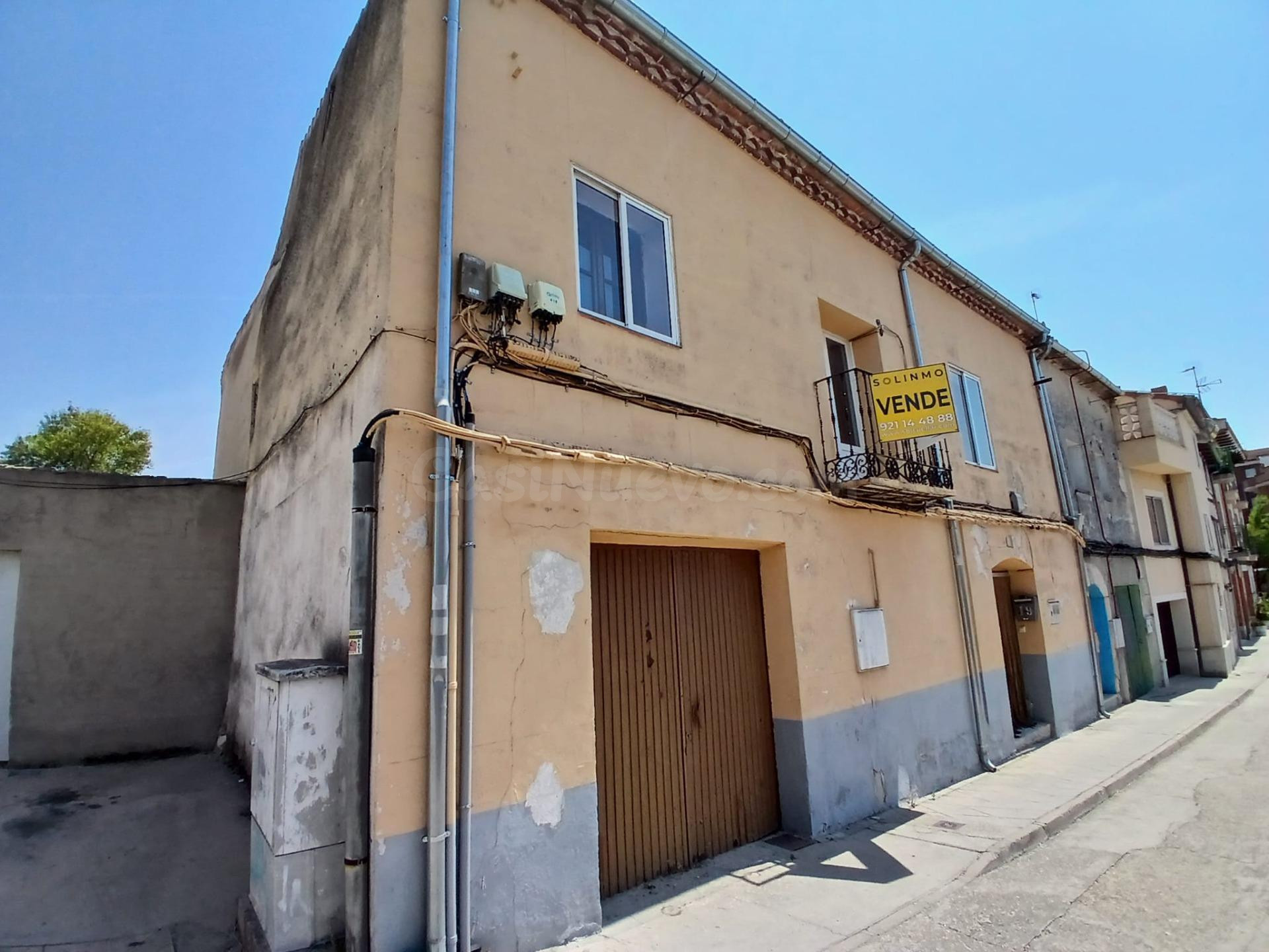Venta casa en Cuéllar (Segovia). Plaza del Salvador. Para re