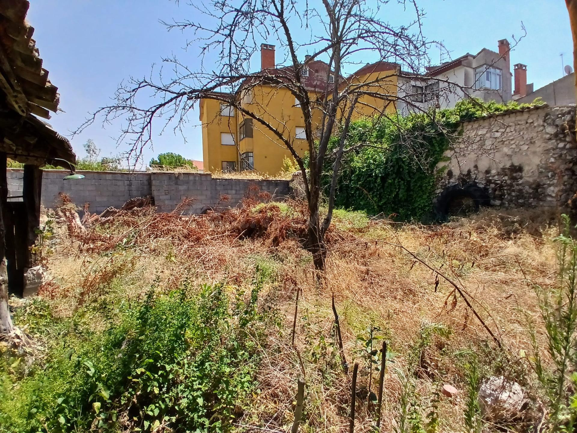 Venta casa en Cuéllar (Segovia). Plaza del Salvador. Para re - foto 2