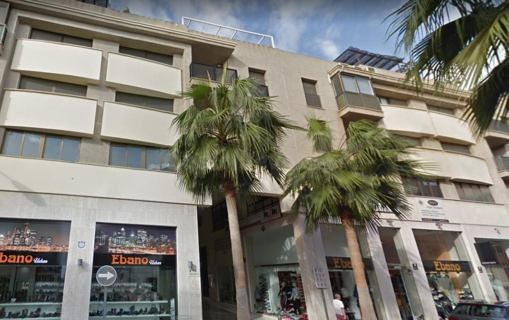 ¡Oportunidad Única en El Ejido (Almería)!  Local para oficina en una ubicación estratégica