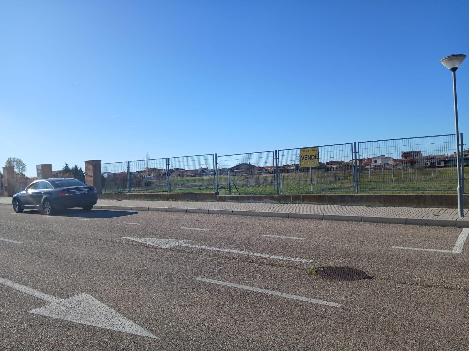 Parcela en venta al Aldeamayor de San Martín (Valladolid). 745 m2. Ref.2025