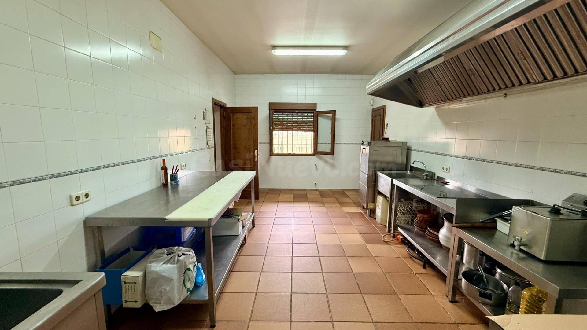 Tienda y fábrica de carne y embutidos en venta. Ref.2086 - foto 5
