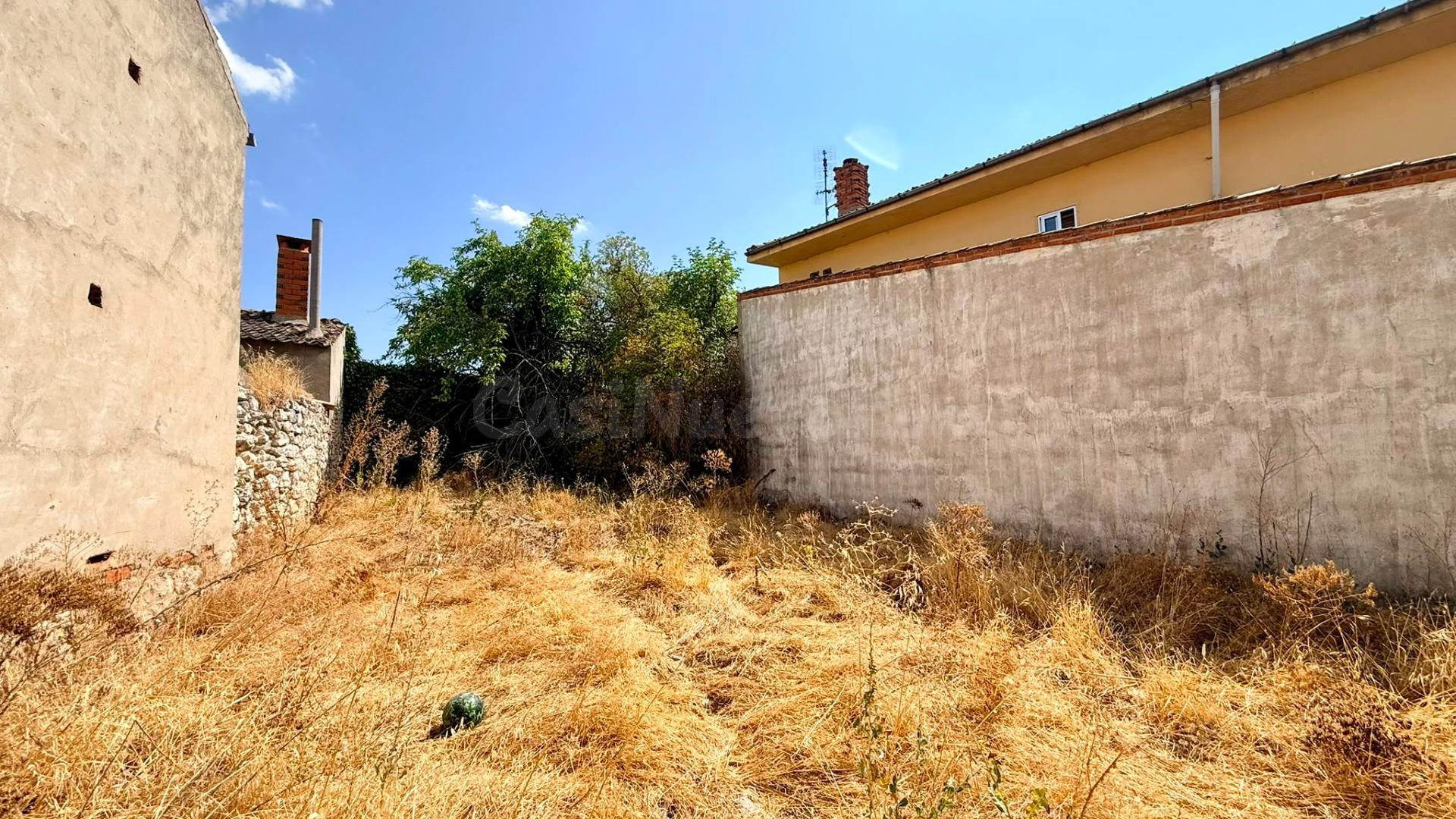 Corral Urbano en Venta en Calle Campaspero, 12, Olombrada. R - foto 3