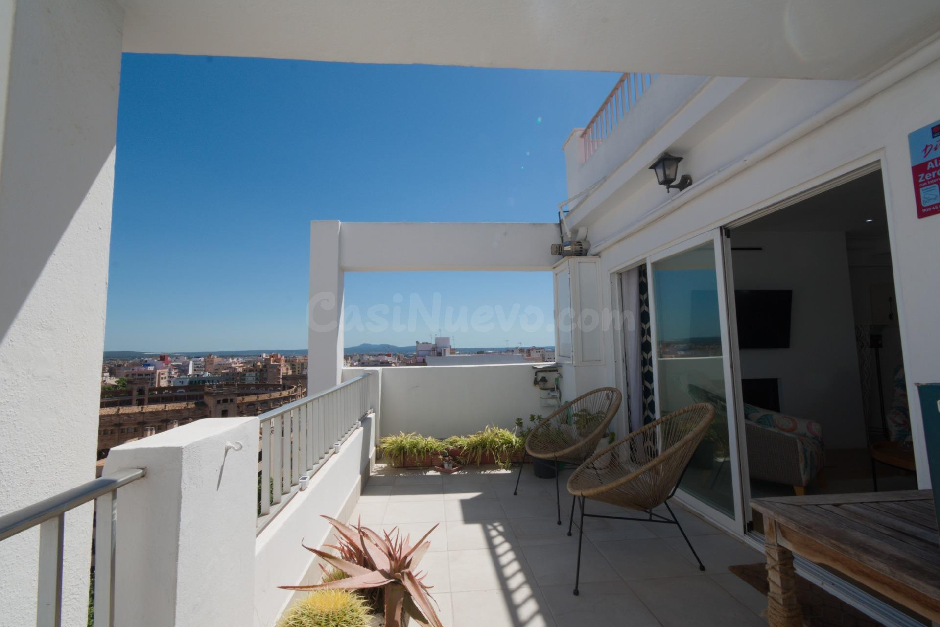 ¡Deslumbrante ático con terraza y vistas panorámicas en plaza de Toros, centro de Palma! ✨