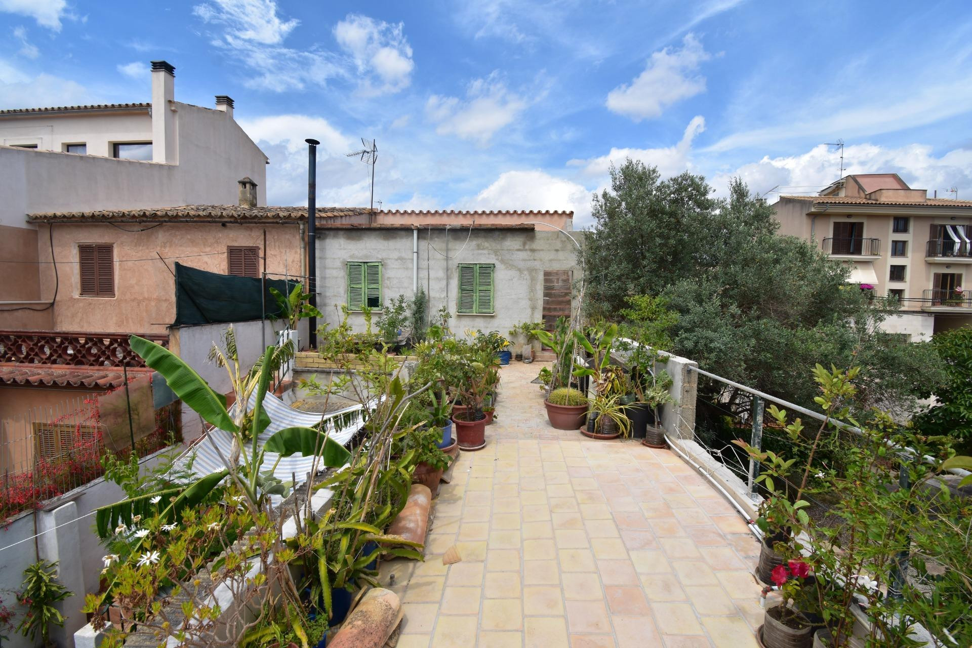 ✨ ¡Encantadora casa mallorquina con gran potencial en el corazón de Santa Maria del Camí!