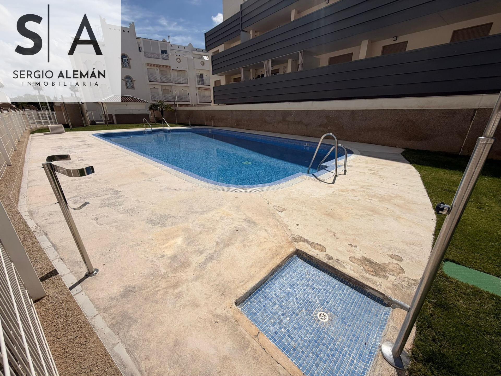 APARTAMENTO CON GARAJE Y PISCINA