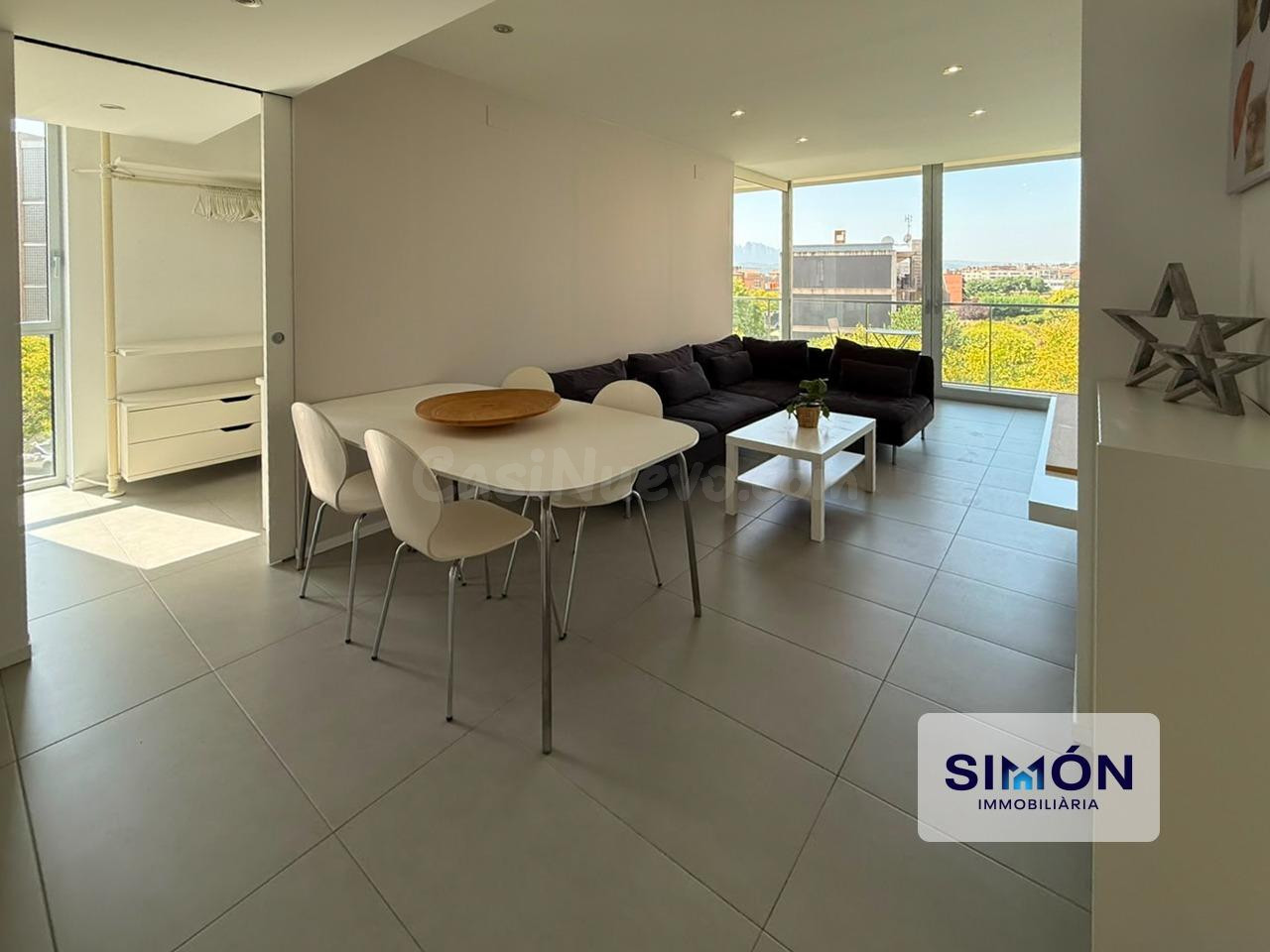 ¡Espectacular Piso en perfecto estado en la Parada Nova de Manresa! Con 3 habitaciones, 2 baños, parking y terraza con vistas a Montserrat.