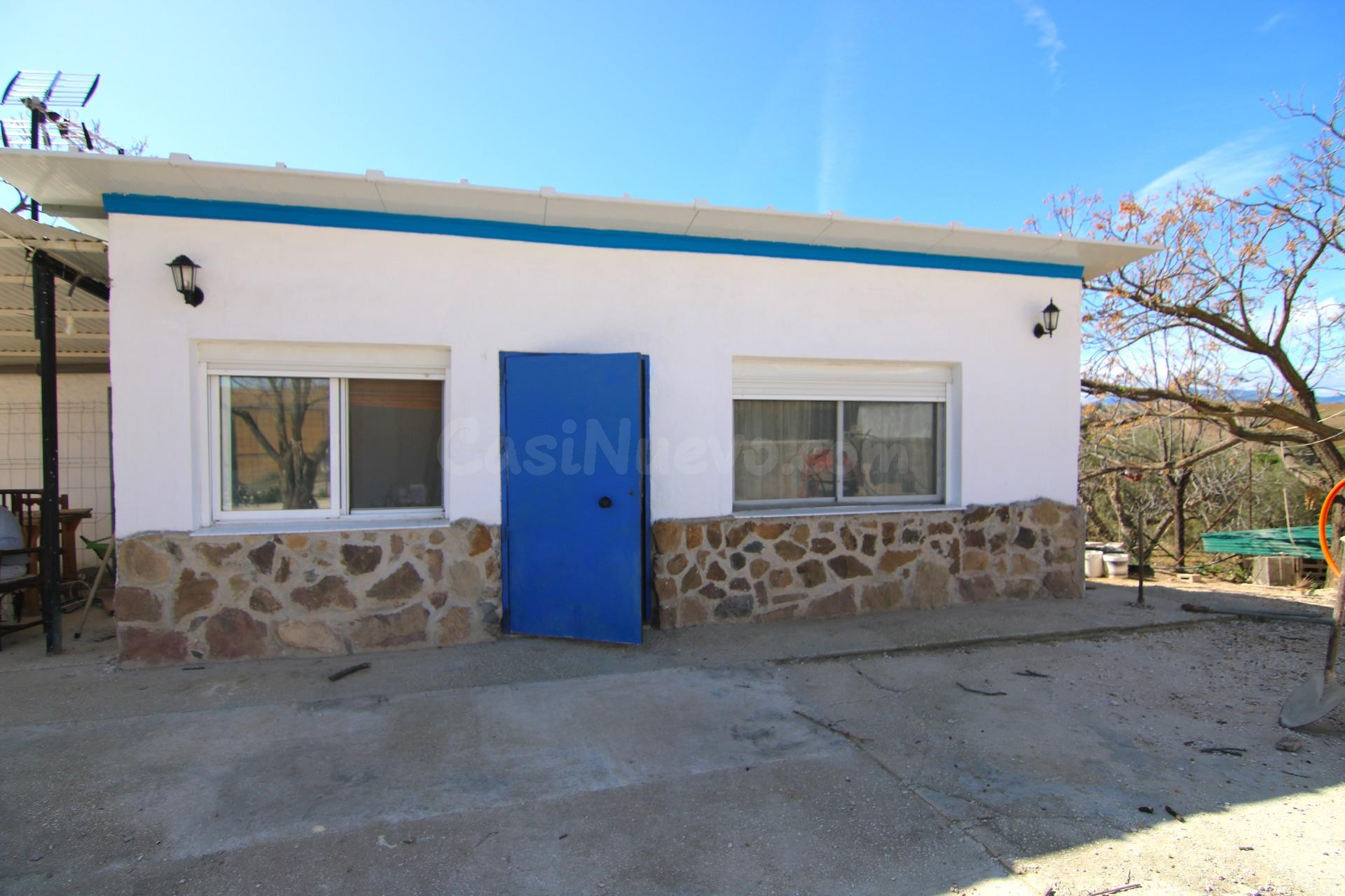 PARCELA RURAL CON CASA, ALMACEN Y ALBERCA.