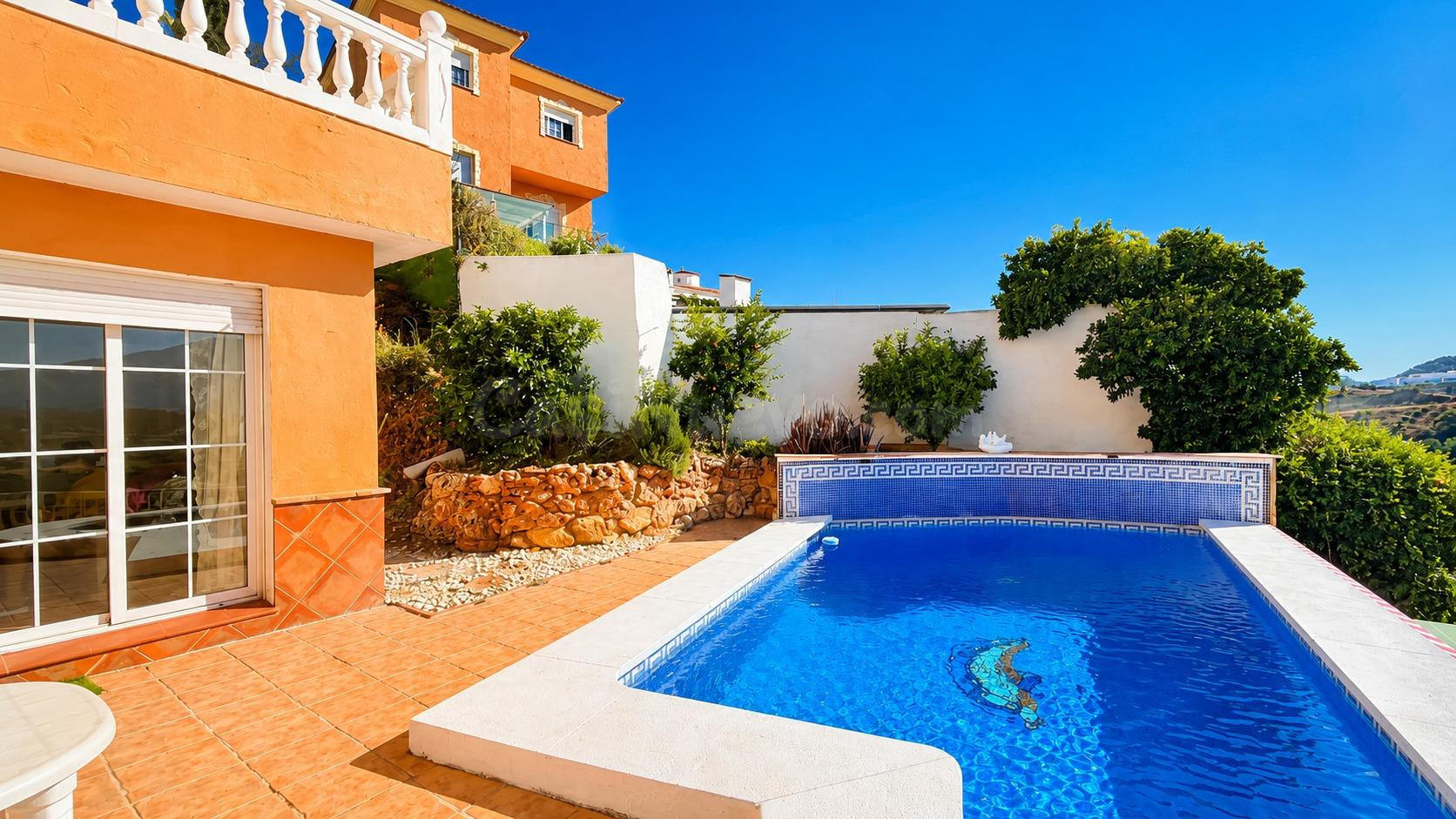 VILLA INDEPENDIENTE CON VISTAS PANORÁMICAS Y PISCINA PRIVADA