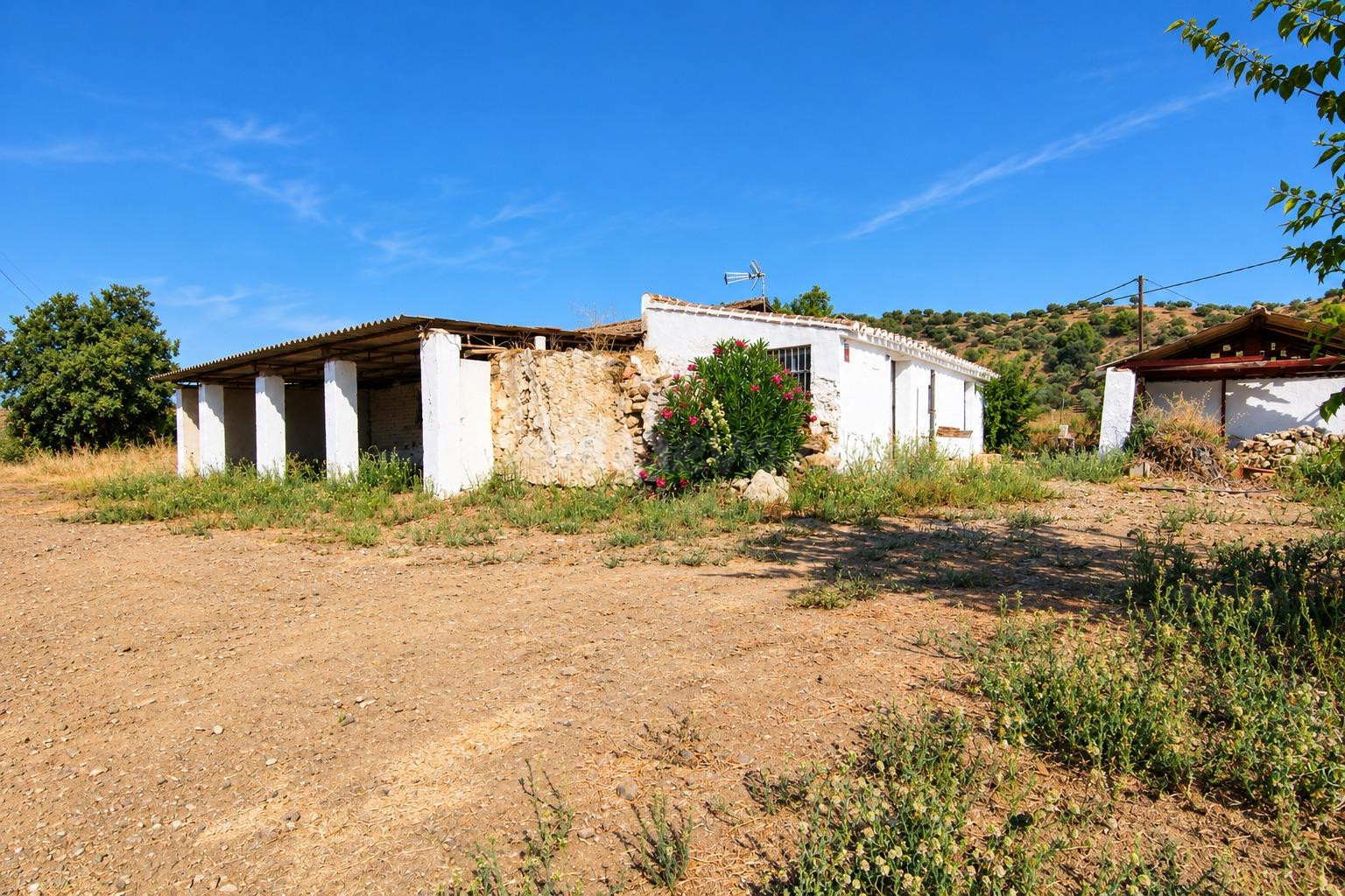 EXCLUSIVA FINCA RÚSTICA DE 7.500 M2 CON 292 M2 CONSTRUIDOS, PRIVACIDAD Y VISTAS DESPEJADAS EN COÍN