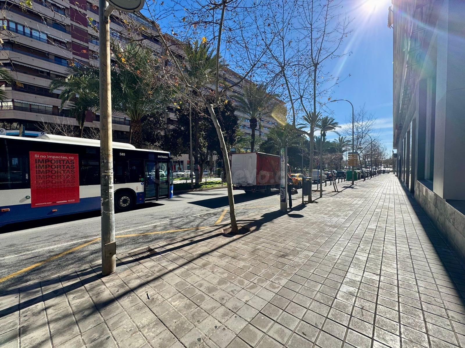 Oficina de 150 m2 en Avenida Óscar Esplá  Zona  Ensanche-Diputación, Alicante