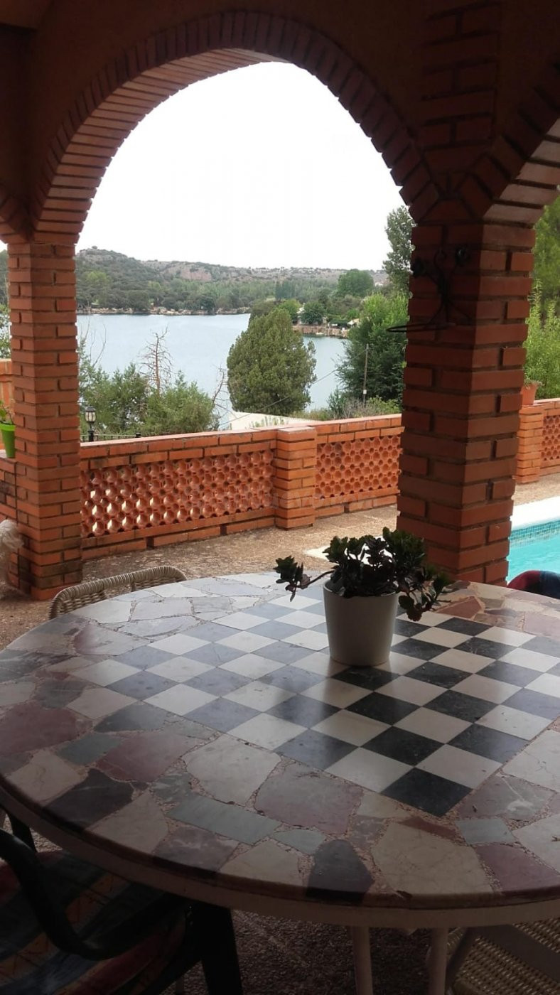 Excelente  chalet, con piscina,  jardín y con unas vistas es - foto 4