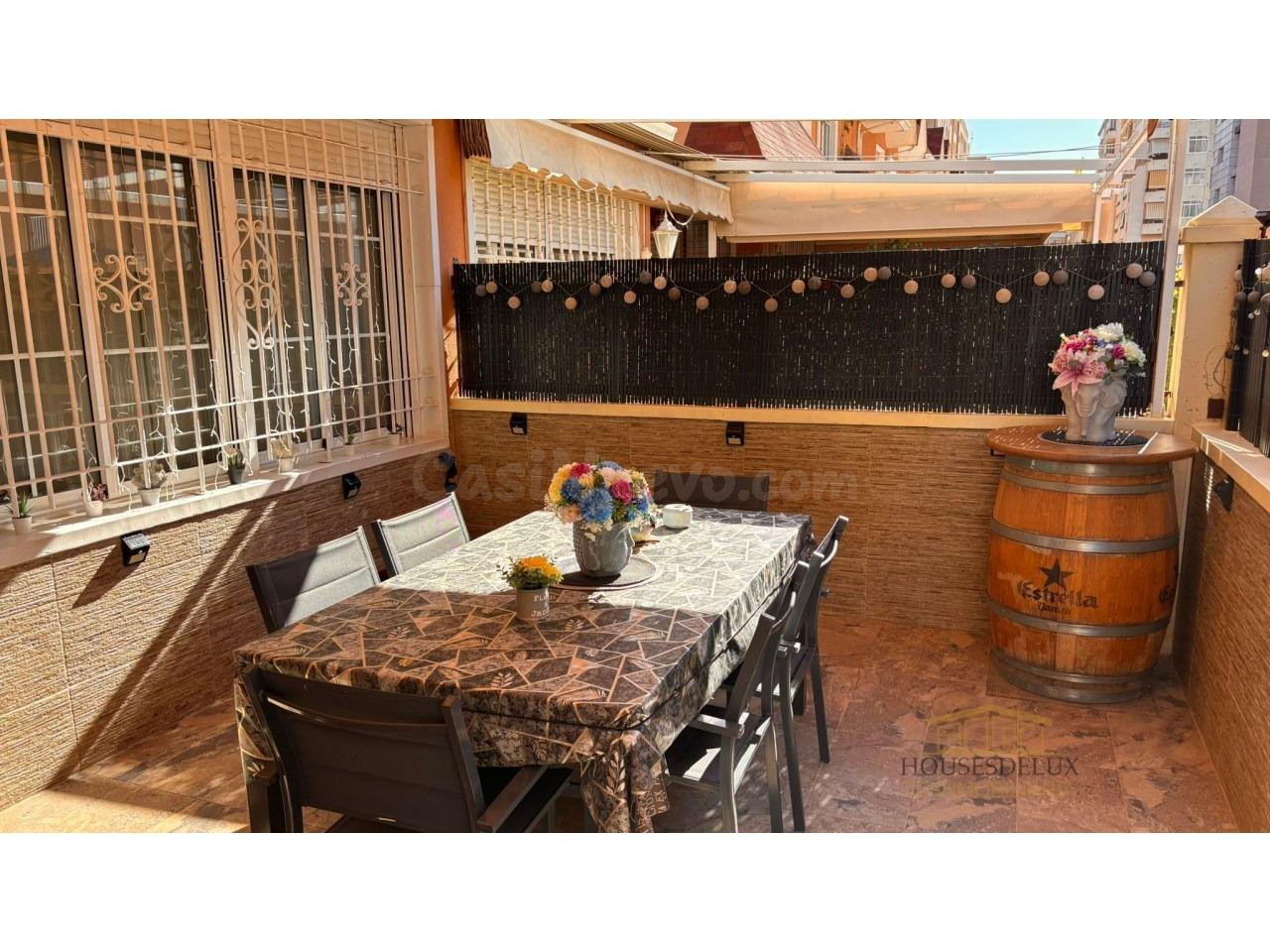 Chalet Adosado de 3 Plantas • Zona Kelme (Elche) | Piscina y - foto 3