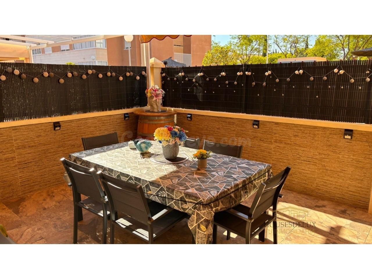 Chalet Adosado de 3 Plantas • Zona Kelme (Elche) | Piscina y - foto 4
