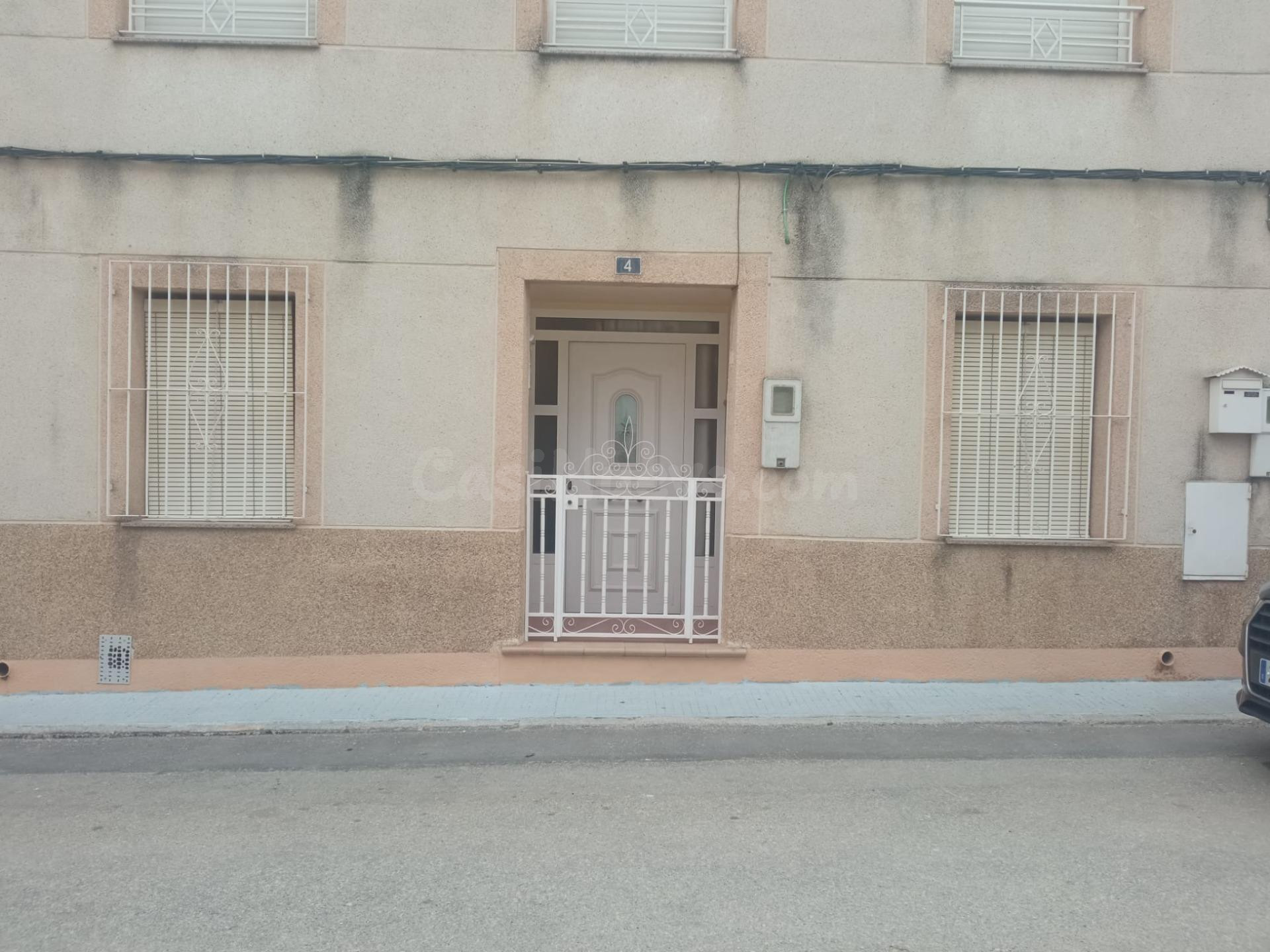 casa amplia de dos plantas con patio en Cehegín
