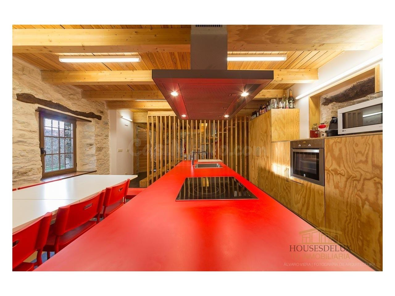 Chalet Rústico de 360 m2 con Parcela de 860 m2 • Montaña de León | 5 Hab