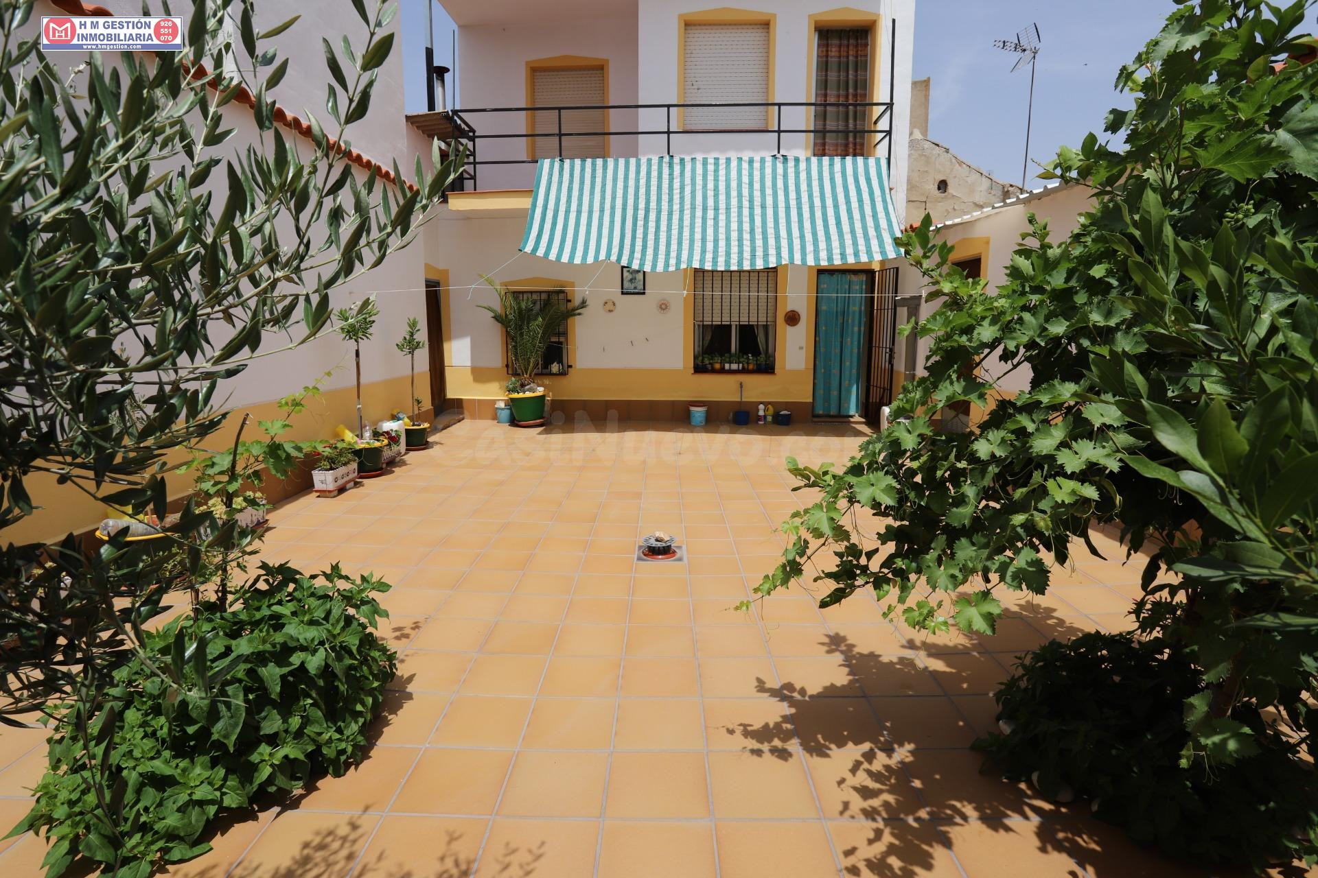 CASA PARA ENTRAR A VIVIR CON 3 DORMITORIOS, PATIO DE 90 m2 Y - foto 3