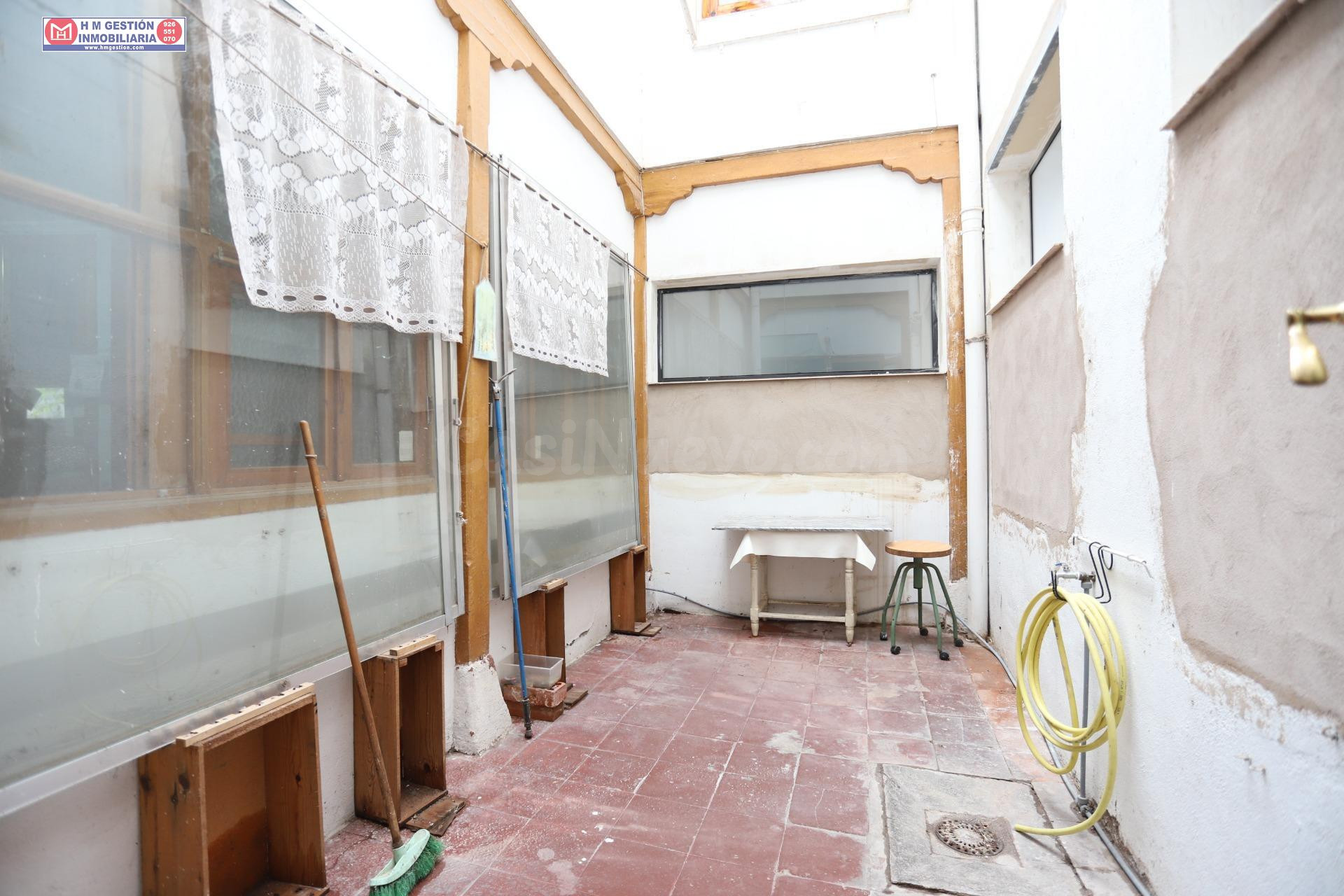 SE VENDE CASA EN PLENO CENTRO DE ALCÁZAR CON  240 m2 DE PARC - foto 5