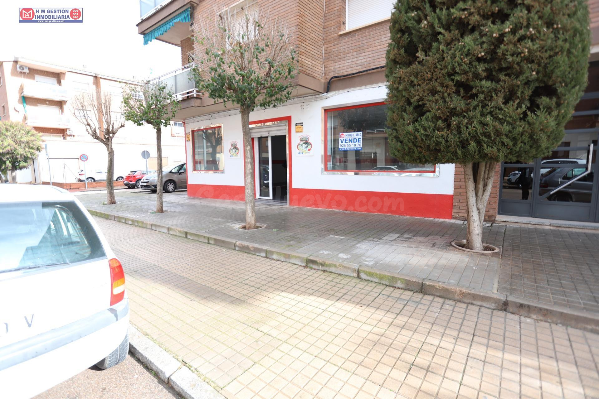 LOCAL COMERCIAL EN ESQUINA CON 115 m2 CONSTRUIDOS, UBICADO MUY PRÓXIMO AL HOSPITAL