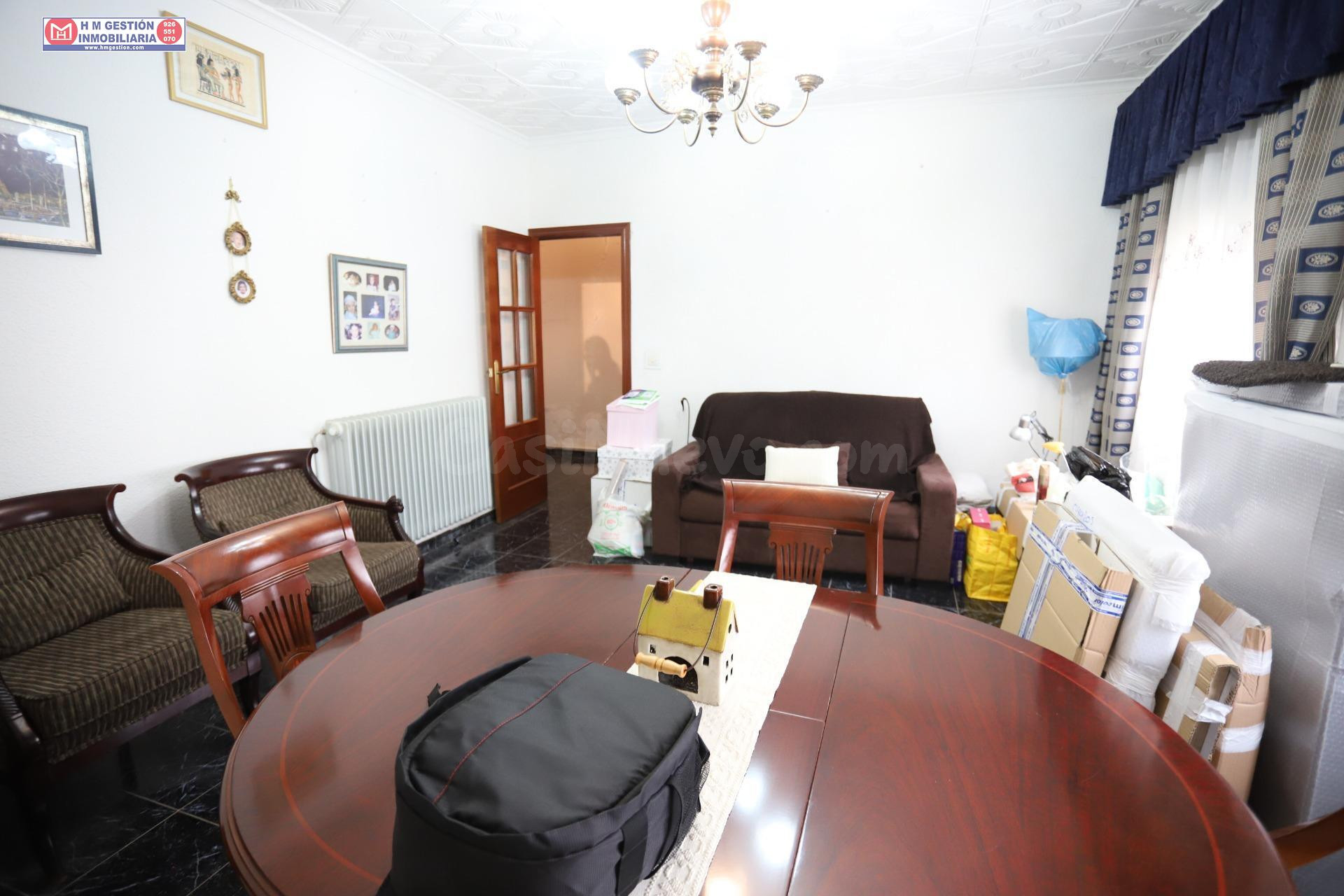 AMPLIA CASA EN PLANTA BAJA CON 4 DORMITORIOS, GARAJE CERRADO - foto 4