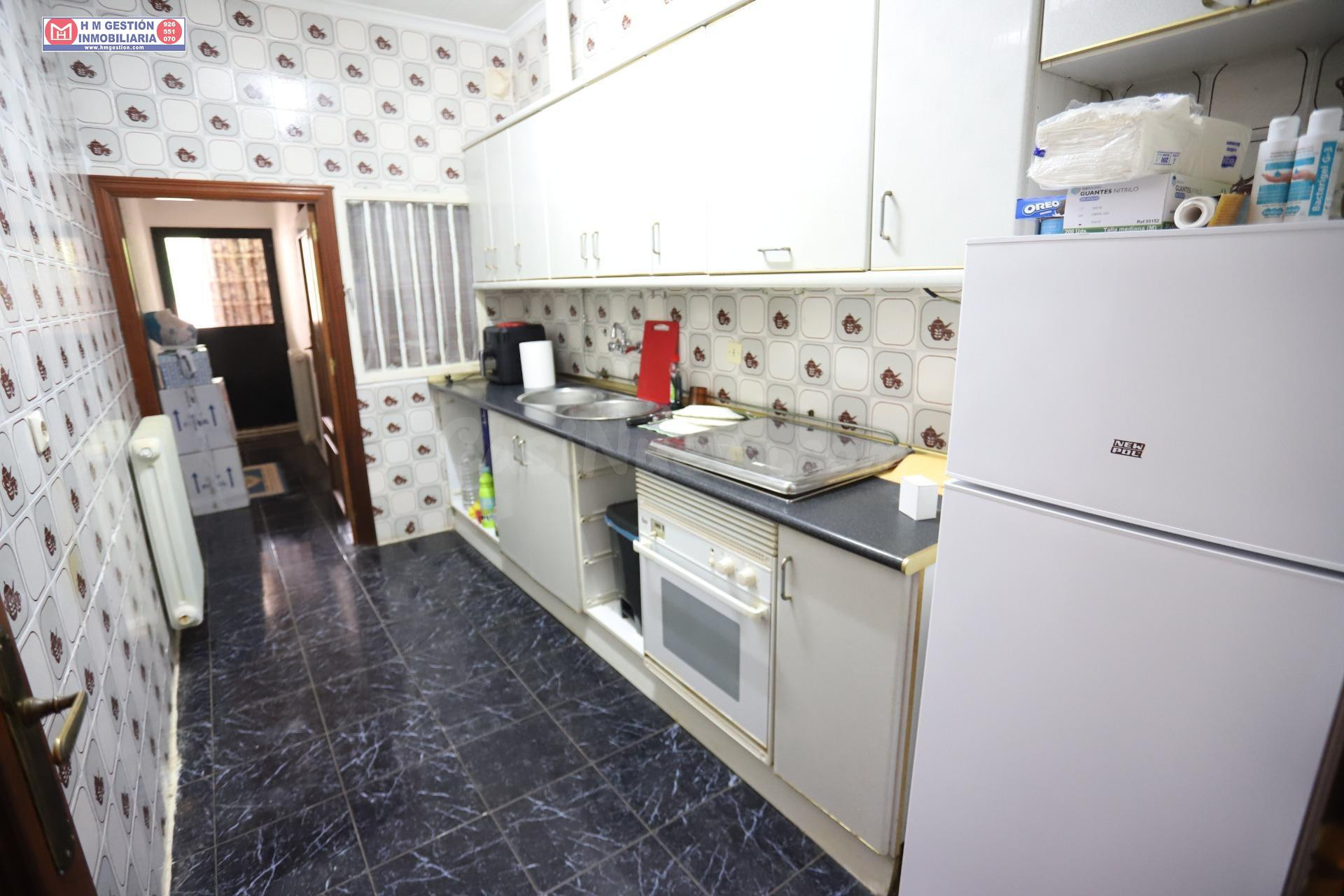 AMPLIA CASA EN PLANTA BAJA CON 4 DORMITORIOS, GARAJE CERRADO - foto 5