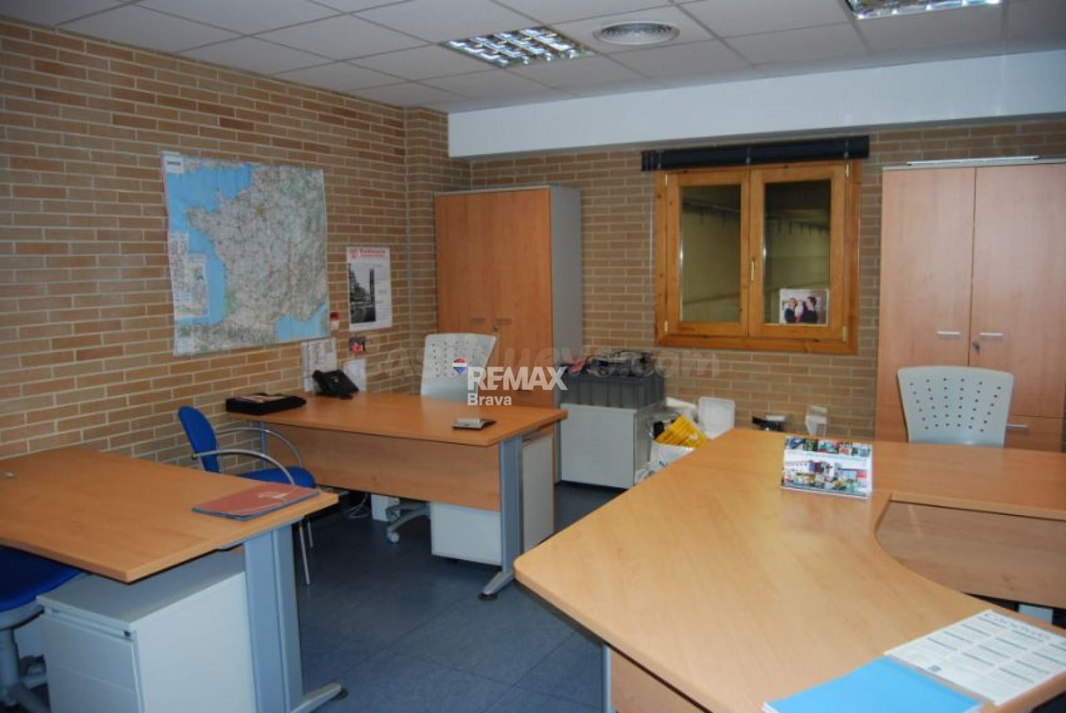 Llagostera | Nave industrial de 828 m2 con oficinas, almacén - foto 5