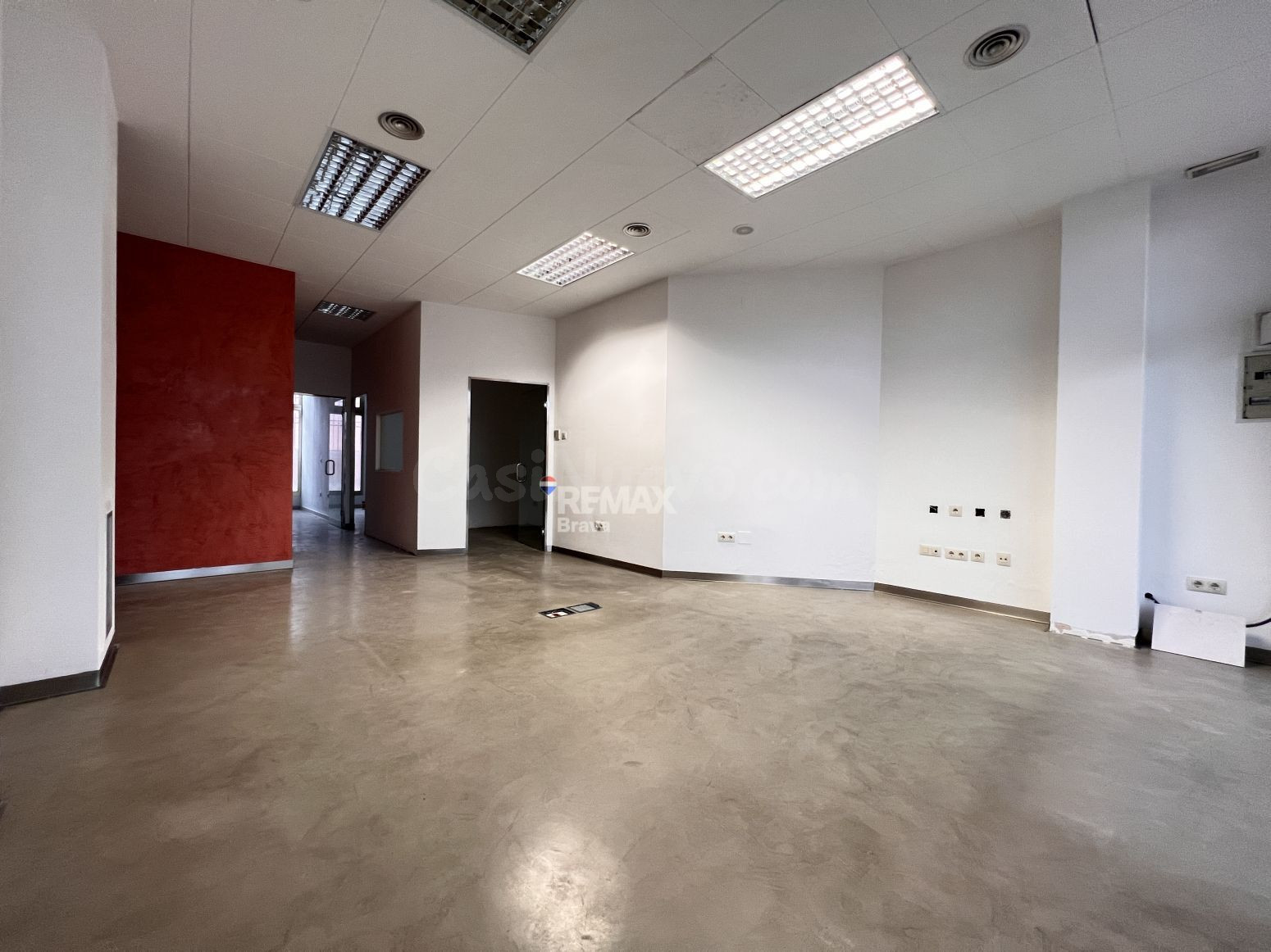 Local comercial de 200 m2 con excelente visibilidad en La Bi - foto 2